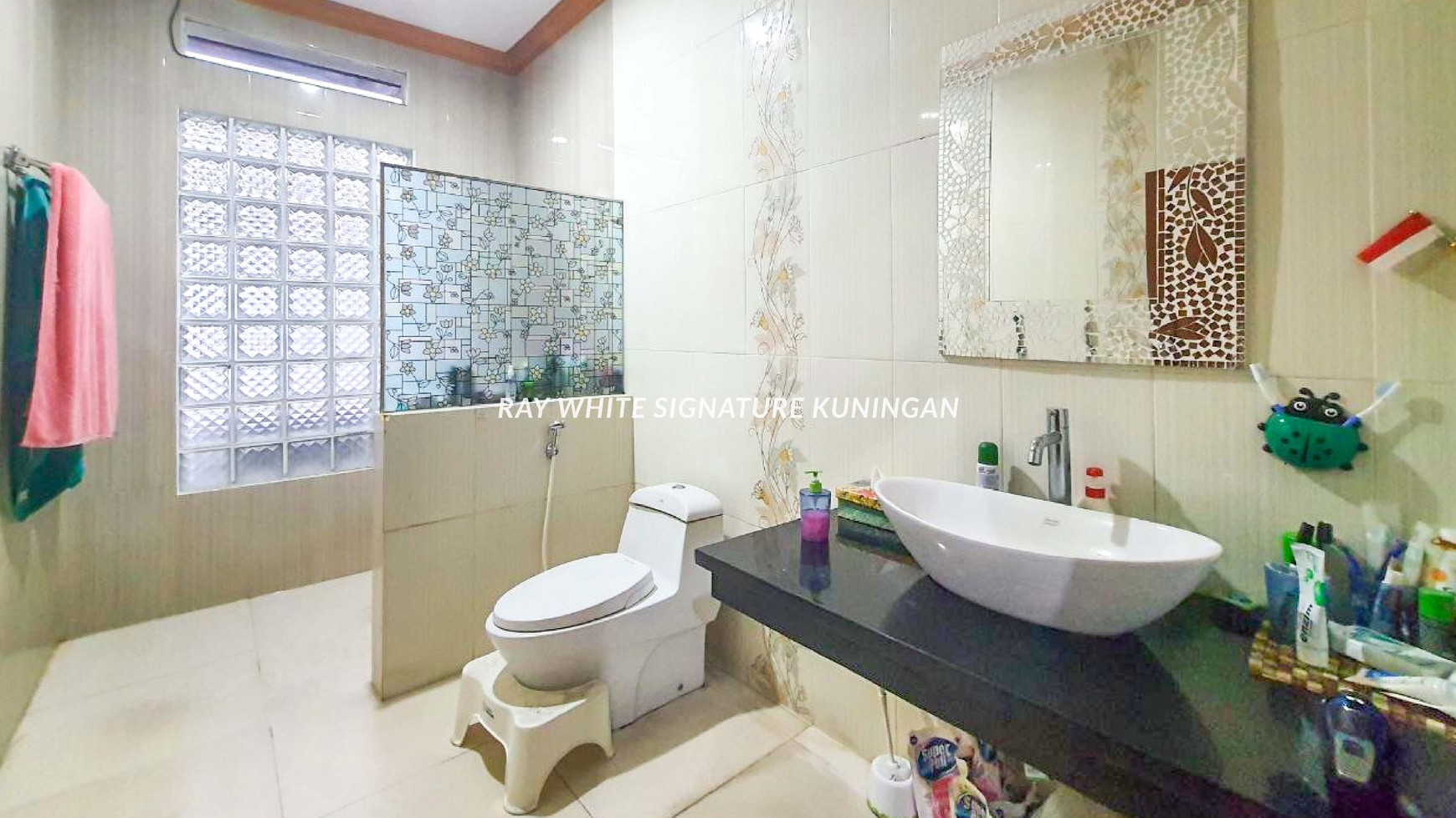 Rumah Siap Huni Posisi Hoek Dengan Lokasi Nyaman dan Asri di Elang Malindo Jakarta Timur