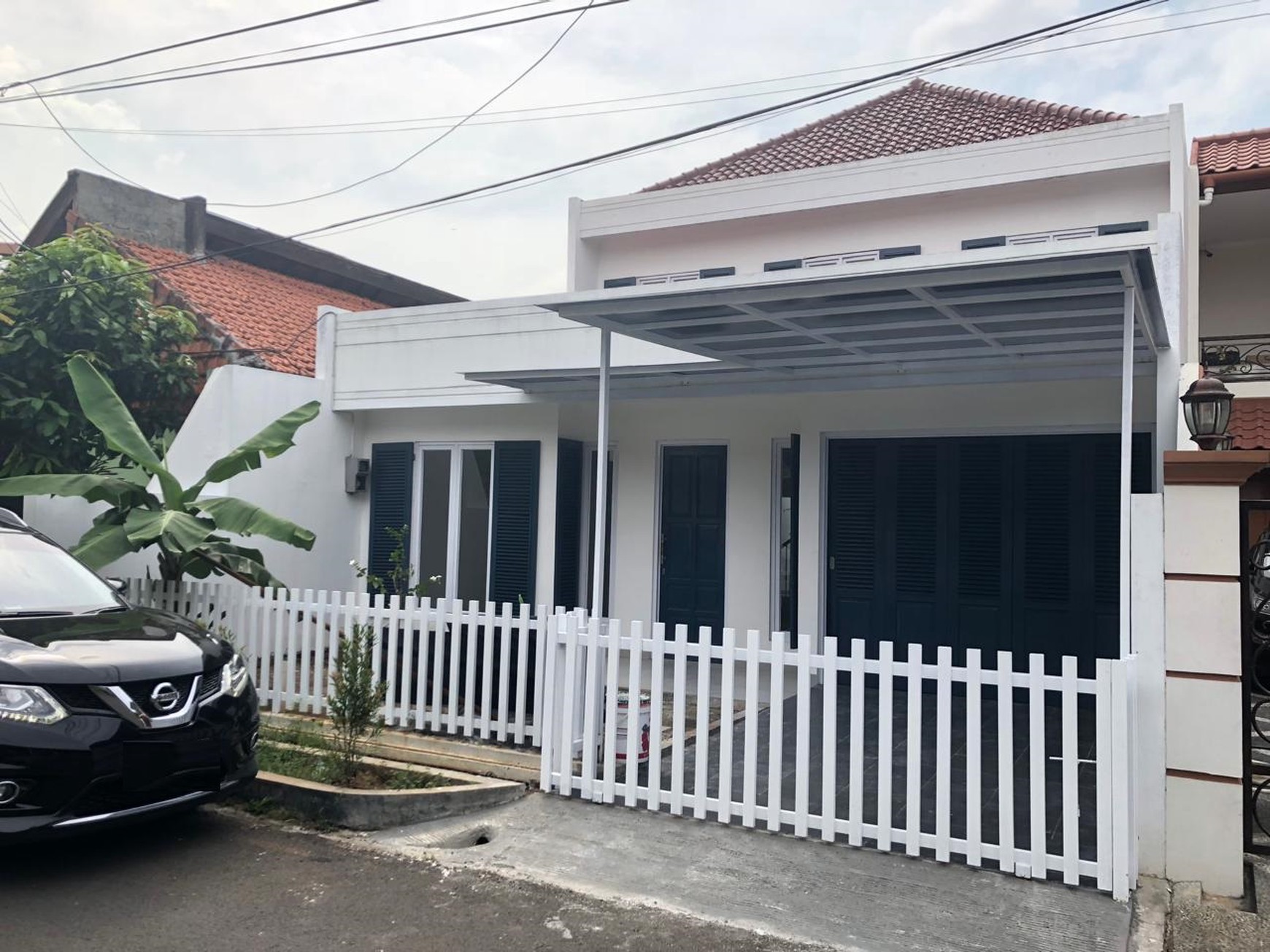 Rumah bagus, 2 Lantai , dengan Kolam renang Pribadi,siap huni di Bintaro Sektor 1.