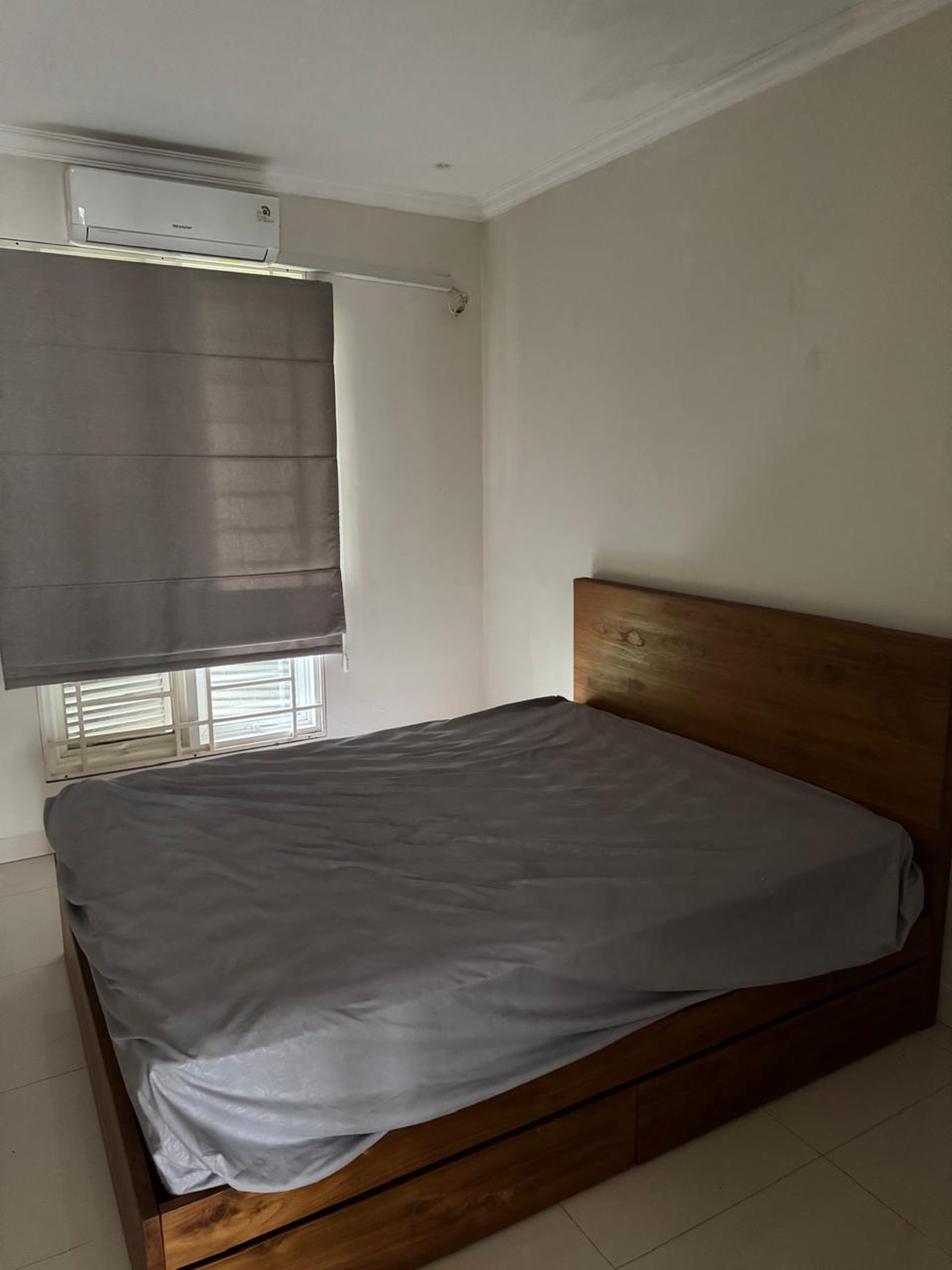 Rumah bagus, 2 Lantai , dengan Kolam renang Pribadi,siap huni di Bintaro Sektor 1.