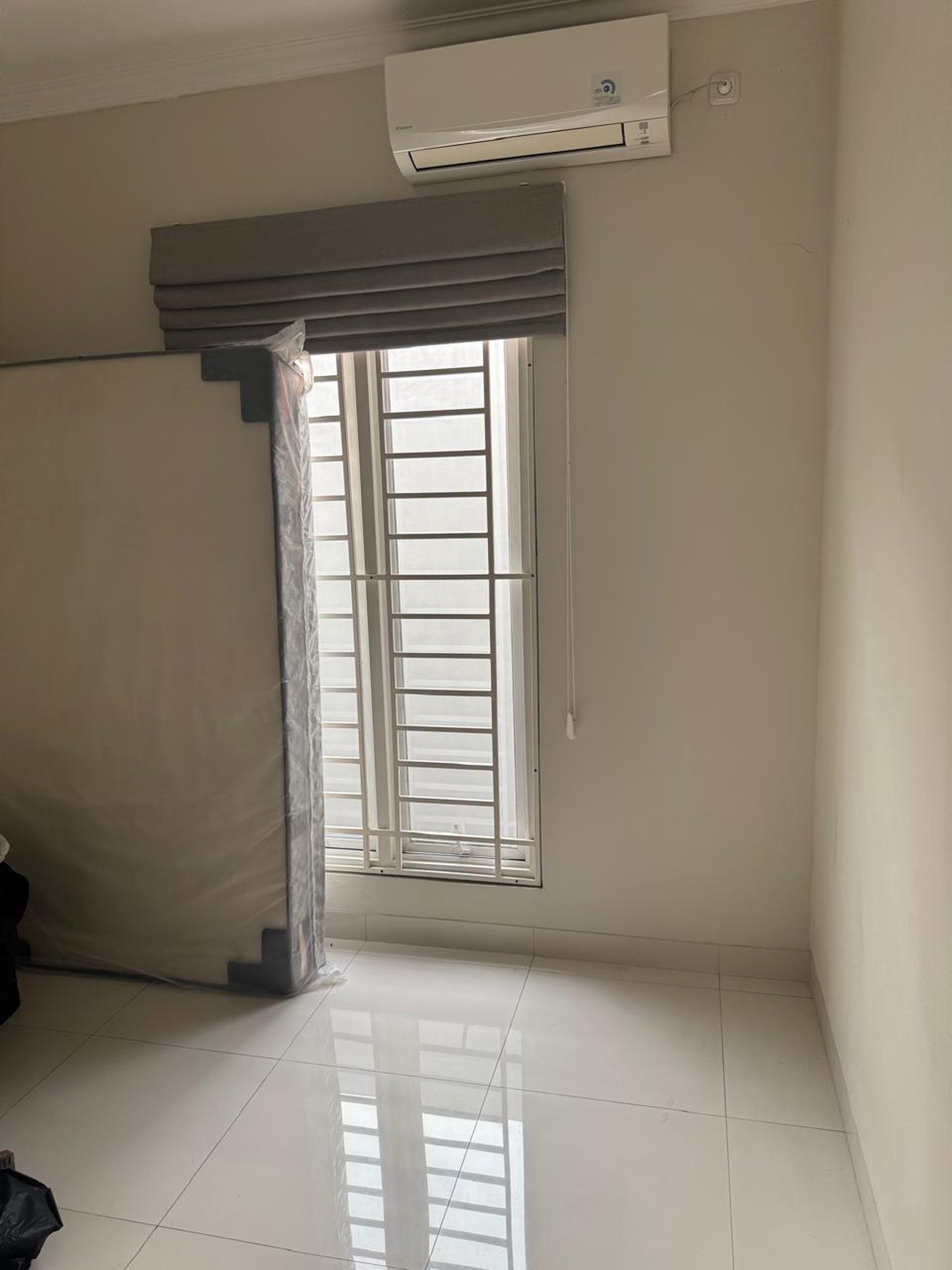 Rumah bagus, 2 Lantai , dengan Kolam renang Pribadi,siap huni di Bintaro Sektor 1.