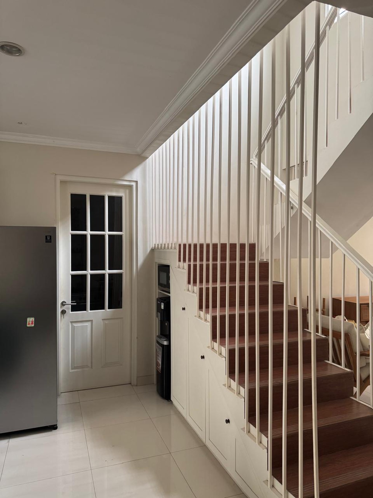 Rumah bagus, 2 Lantai , dengan Kolam renang Pribadi,siap huni di Bintaro Sektor 1.