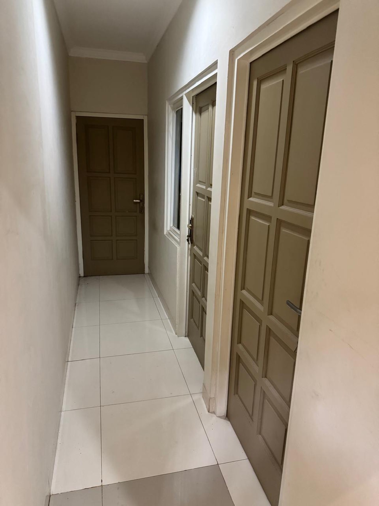 Rumah bagus, 2 Lantai , dengan Kolam renang Pribadi,siap huni di Bintaro Sektor 1.