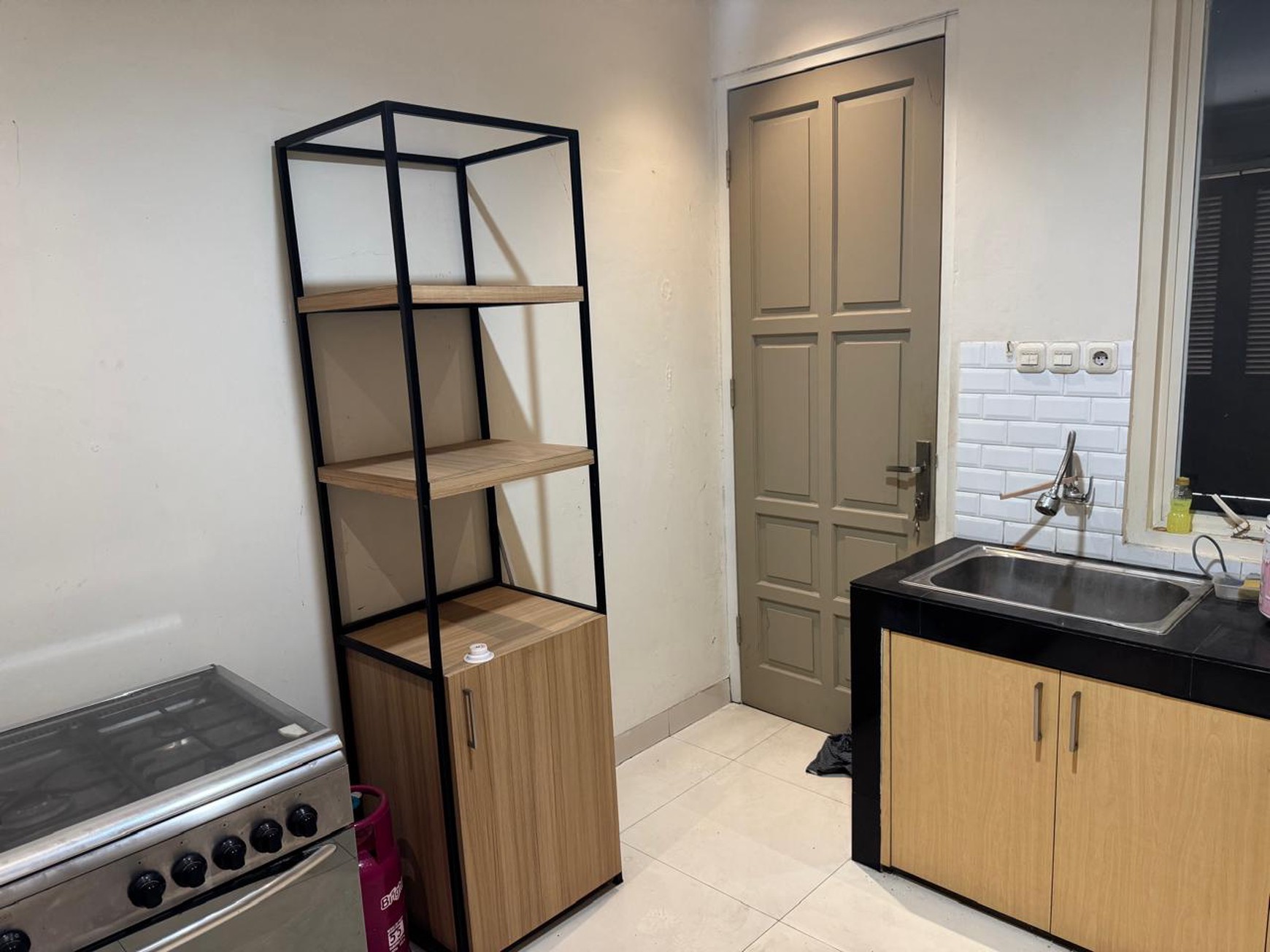 Rumah bagus, 2 Lantai , dengan Kolam renang Pribadi,siap huni di Bintaro Sektor 1.