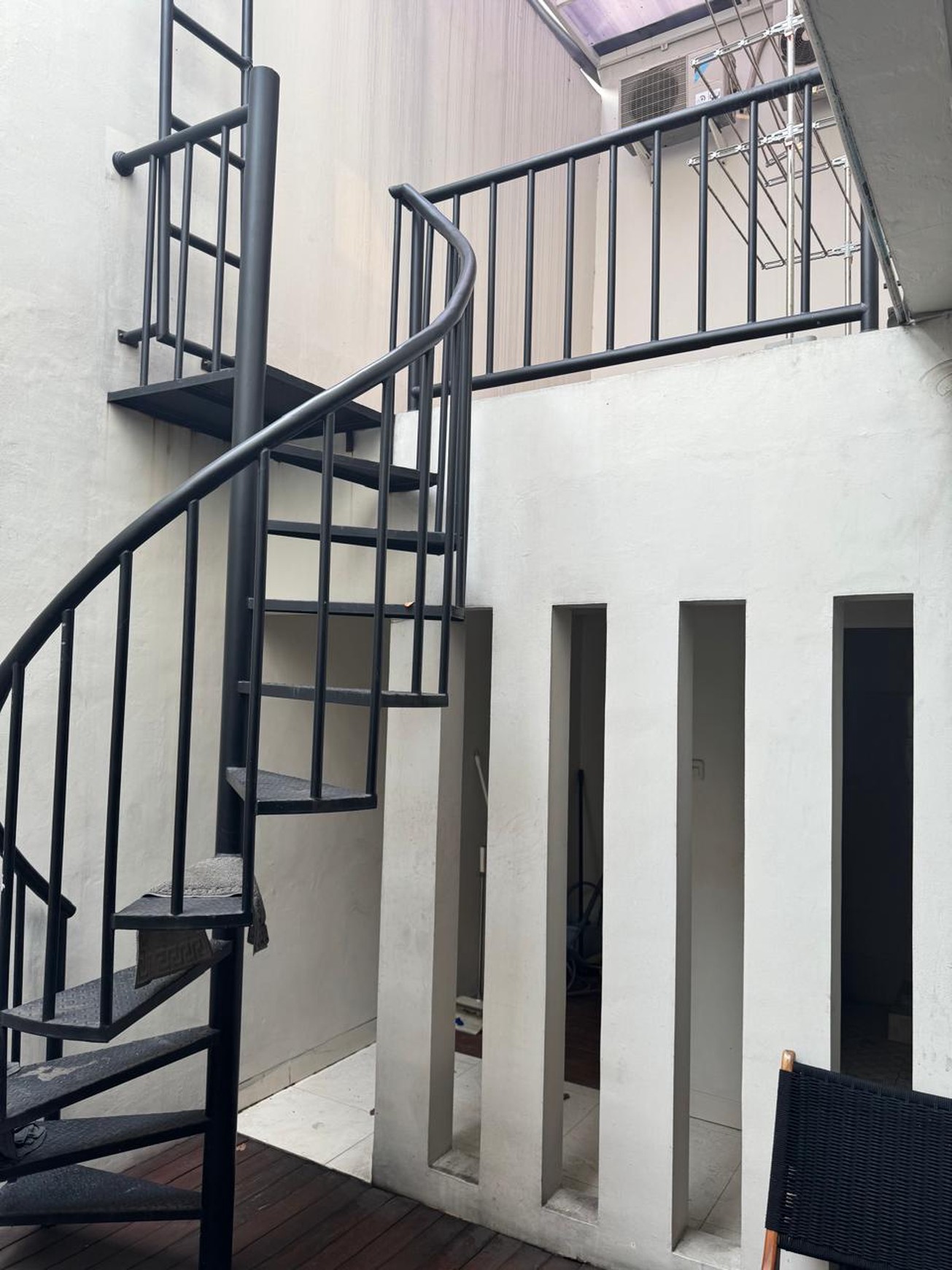 Rumah bagus, 2 Lantai , dengan Kolam renang Pribadi,siap huni di Bintaro Sektor 1.