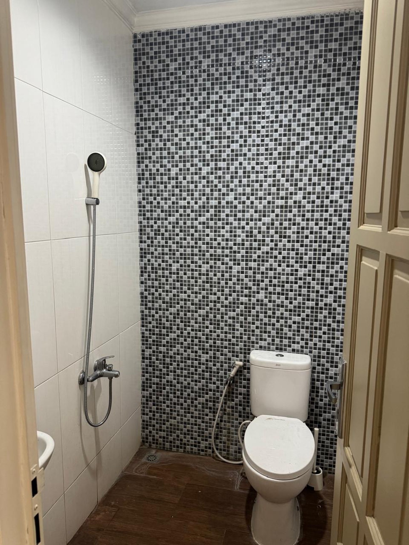 Rumah bagus, 2 Lantai , dengan Kolam renang Pribadi,siap huni di Bintaro Sektor 1.