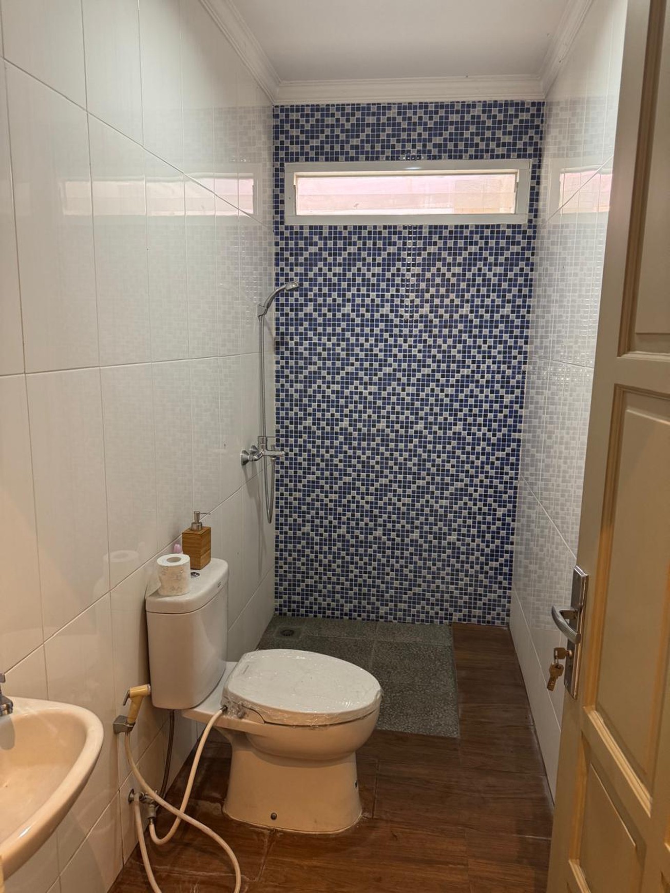 Rumah bagus, 2 Lantai , dengan Kolam renang Pribadi,siap huni di Bintaro Sektor 1.