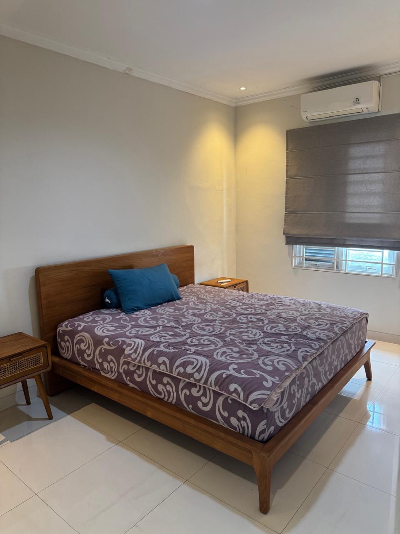 Rumah bagus, 2 Lantai , dengan Kolam renang Pribadi,siap huni di Bintaro Sektor 1.