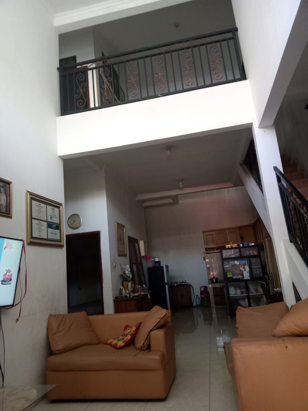 Dikontrakkan Rumah 2 Lantai Full Renovasi di Puri Surya Jaya - Gedangan, Sidoarjo