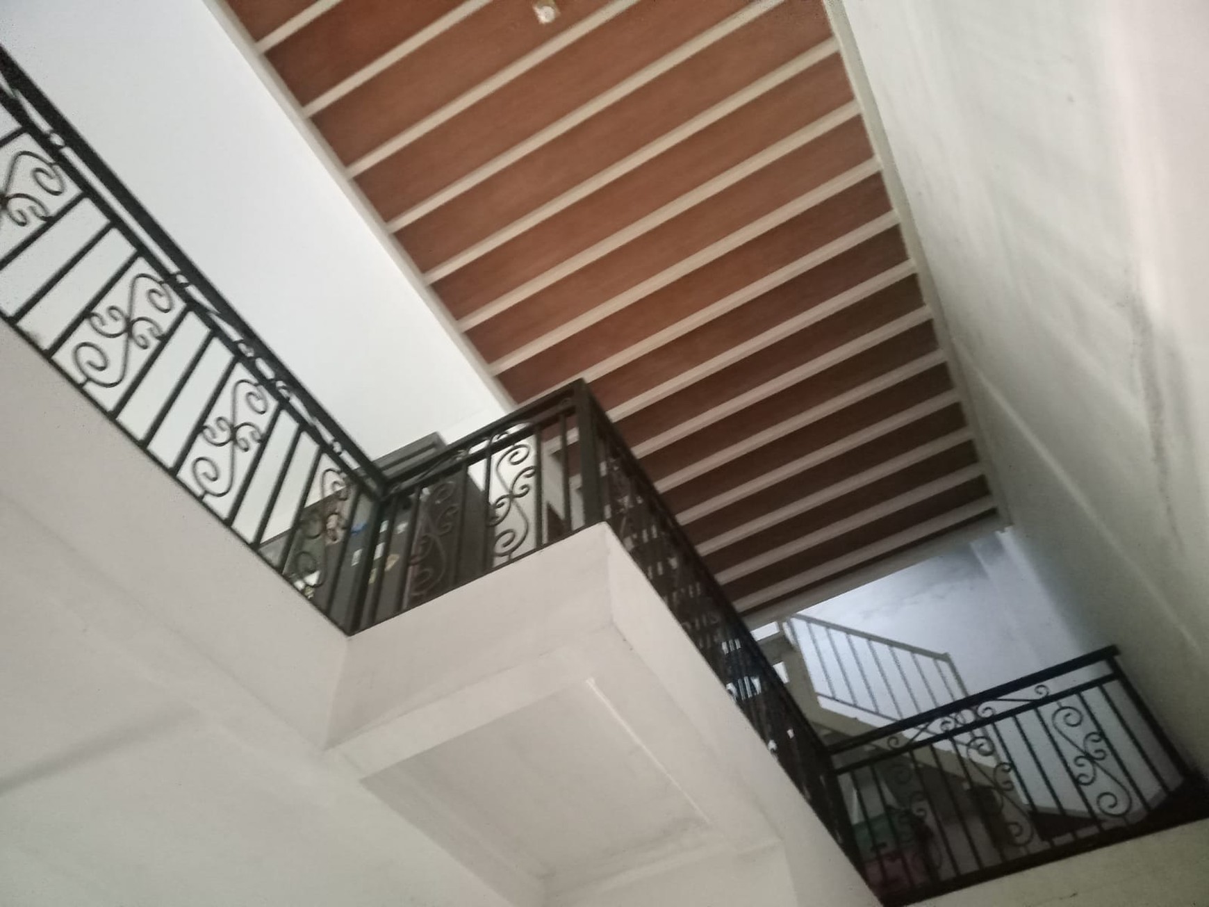 Dikontrakkan Rumah 2 Lantai Full Renovasi di Puri Surya Jaya - Gedangan, Sidoarjo