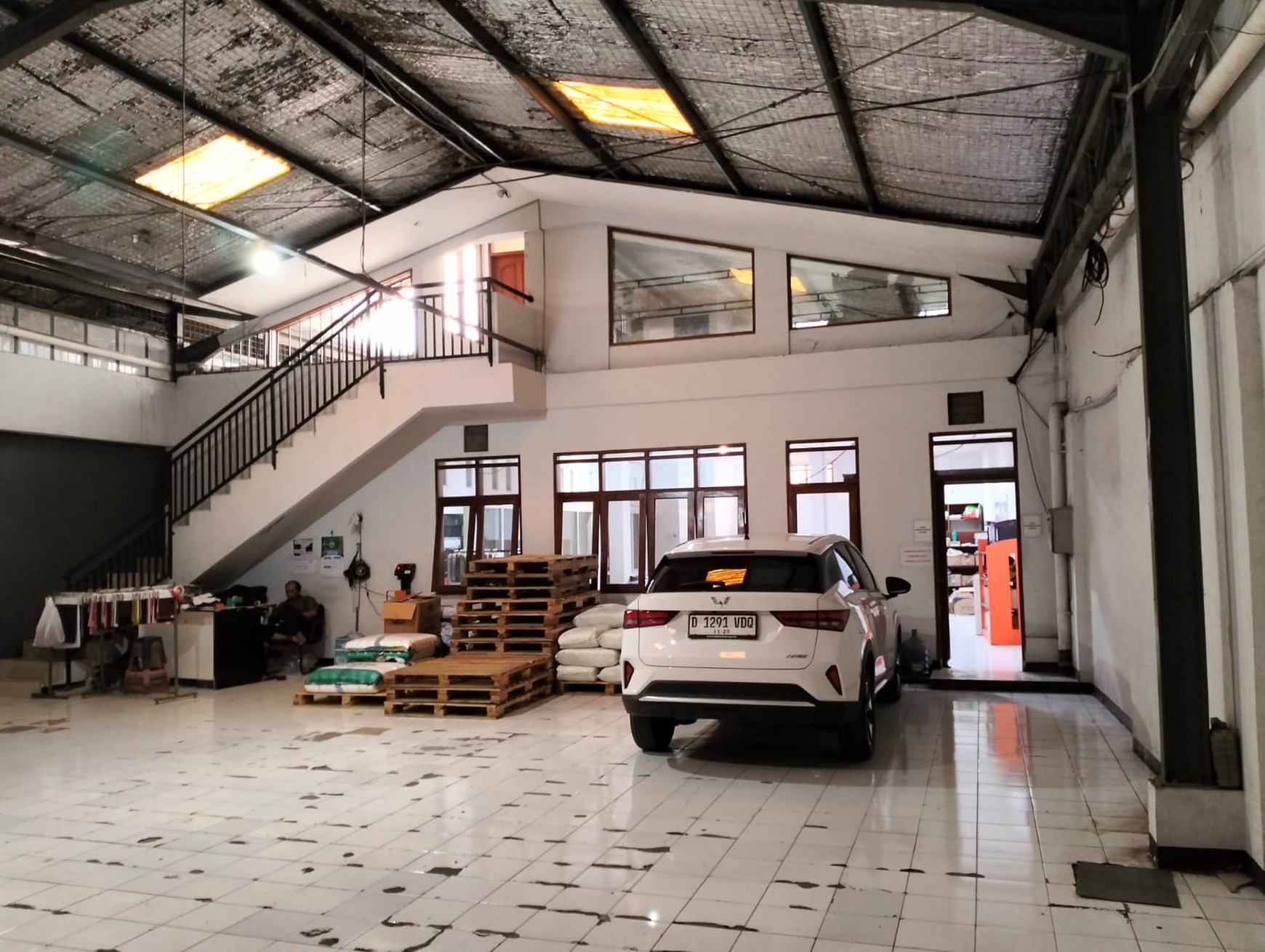 Dijual Gudang Strategis di Sumber Sugih, Bandung