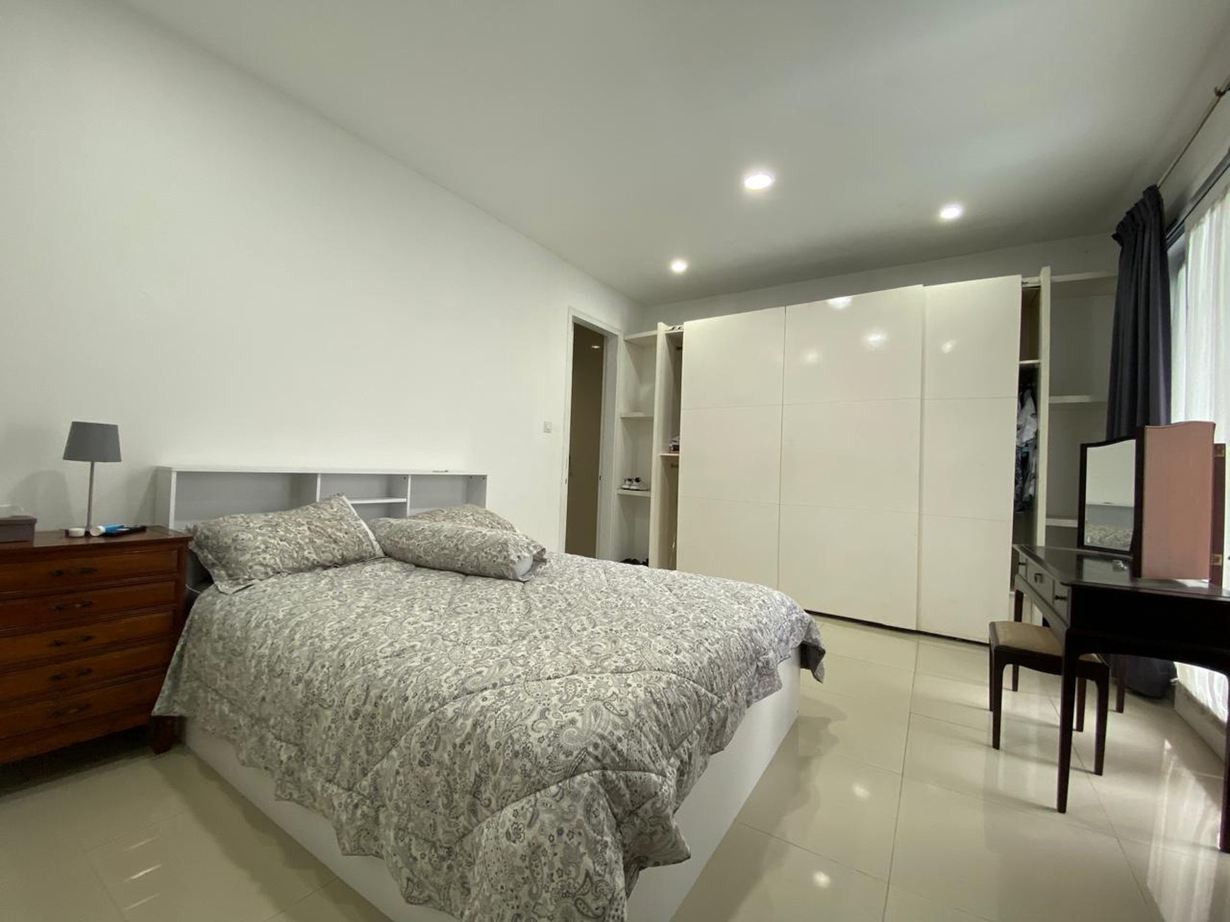 Rumah Mewah 3 Lantai dengan Nuansa Resort Bali at The Riverville Lebak Bulus.