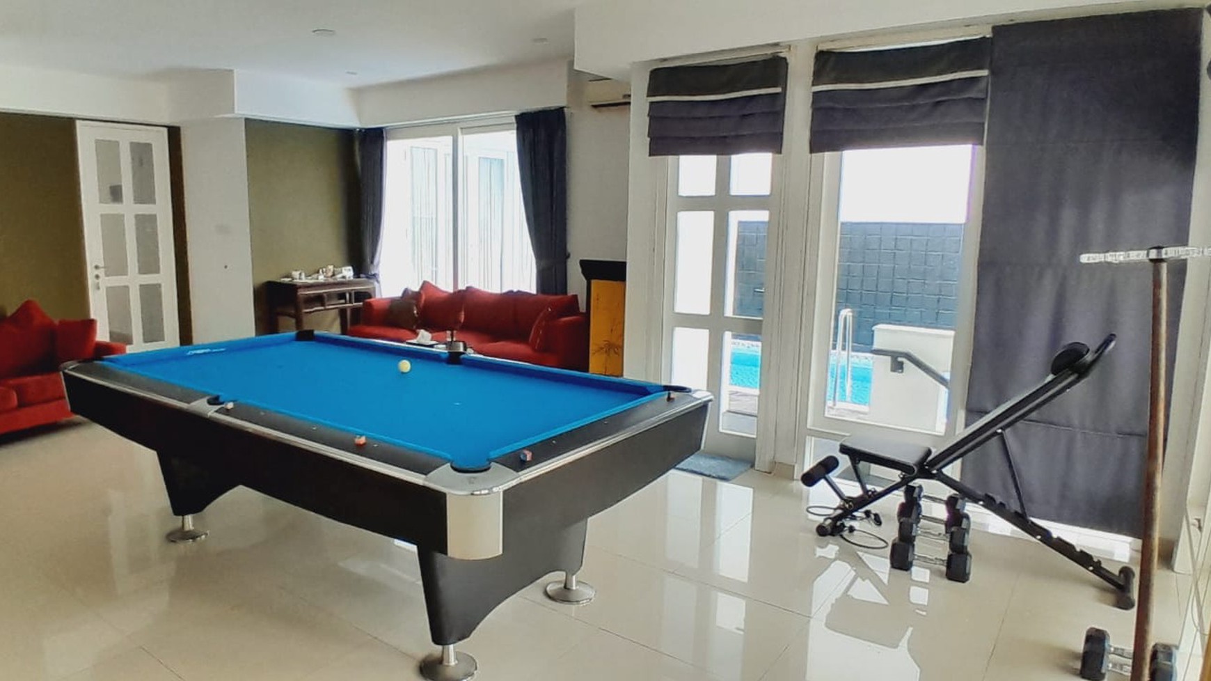 Rumah Mewah 3 Lantai dengan Nuansa Resort Bali at The Riverville Lebak Bulus.