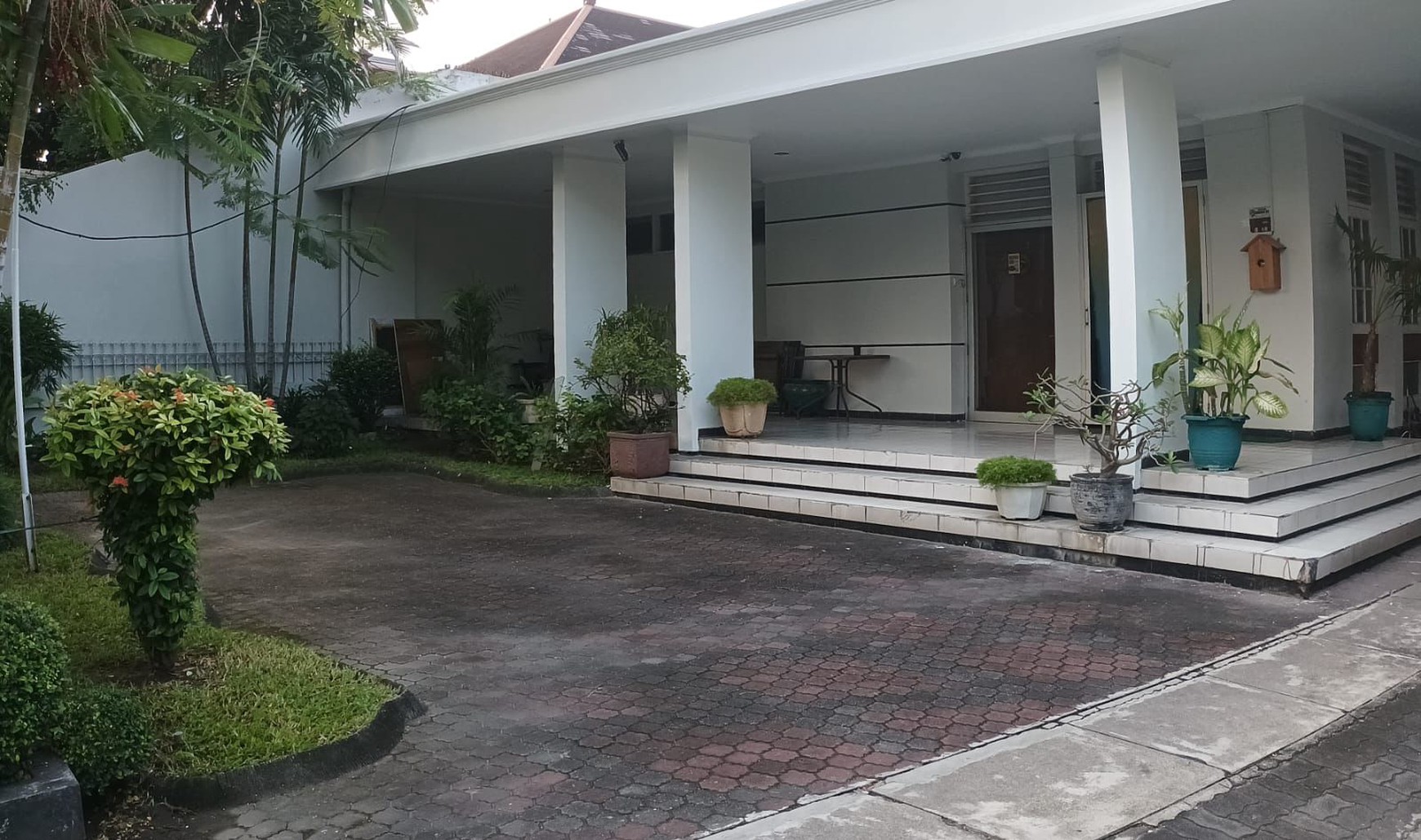 Dijual rumah murah di area raya Darmo, kapuas