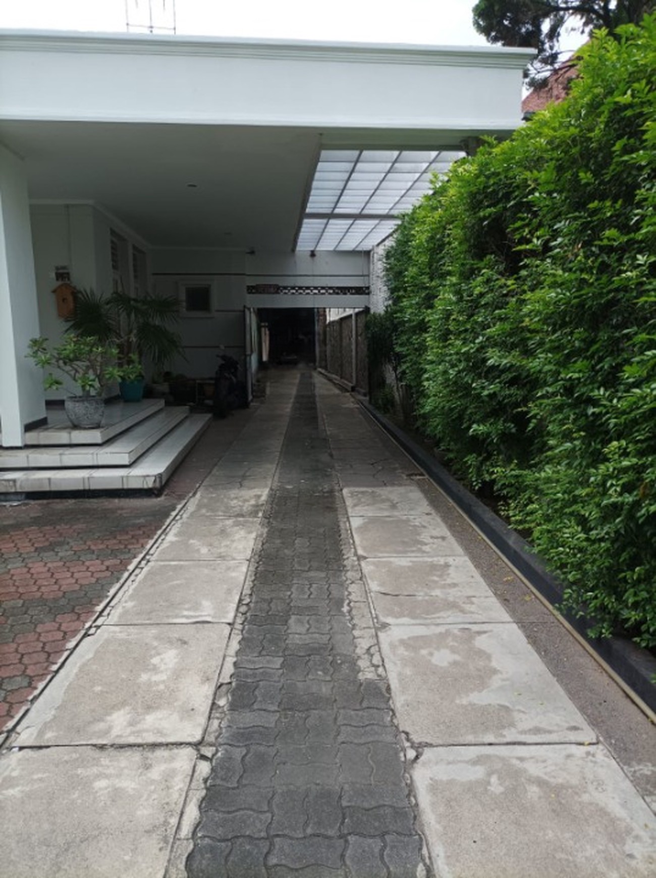 Dijual rumah murah di area raya Darmo, kapuas