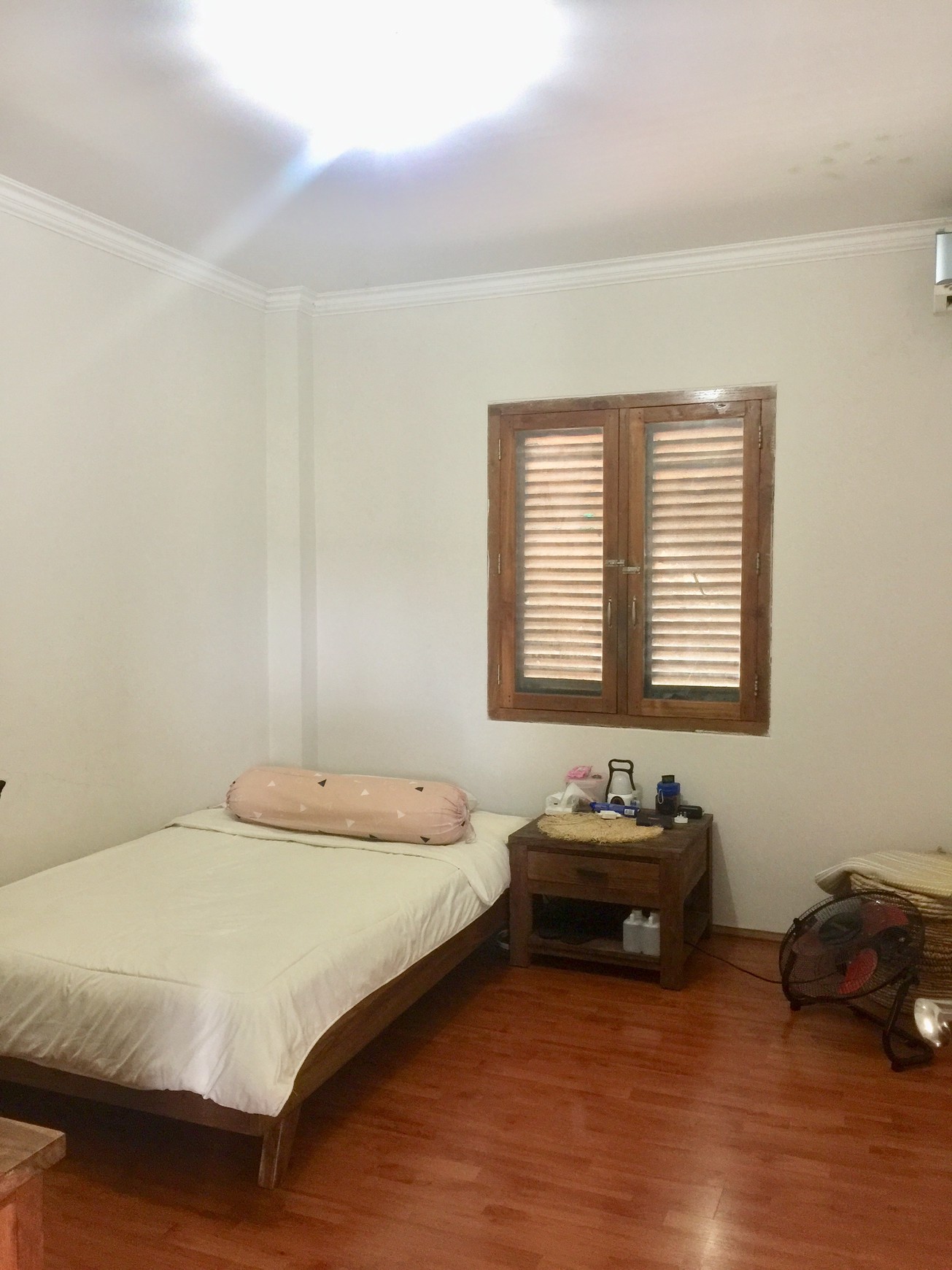 RUMAH MINIMALIS DENGAN DESAIN KLASIK , DEKAT RSUD WIROSABAN, & UAD PUSAT