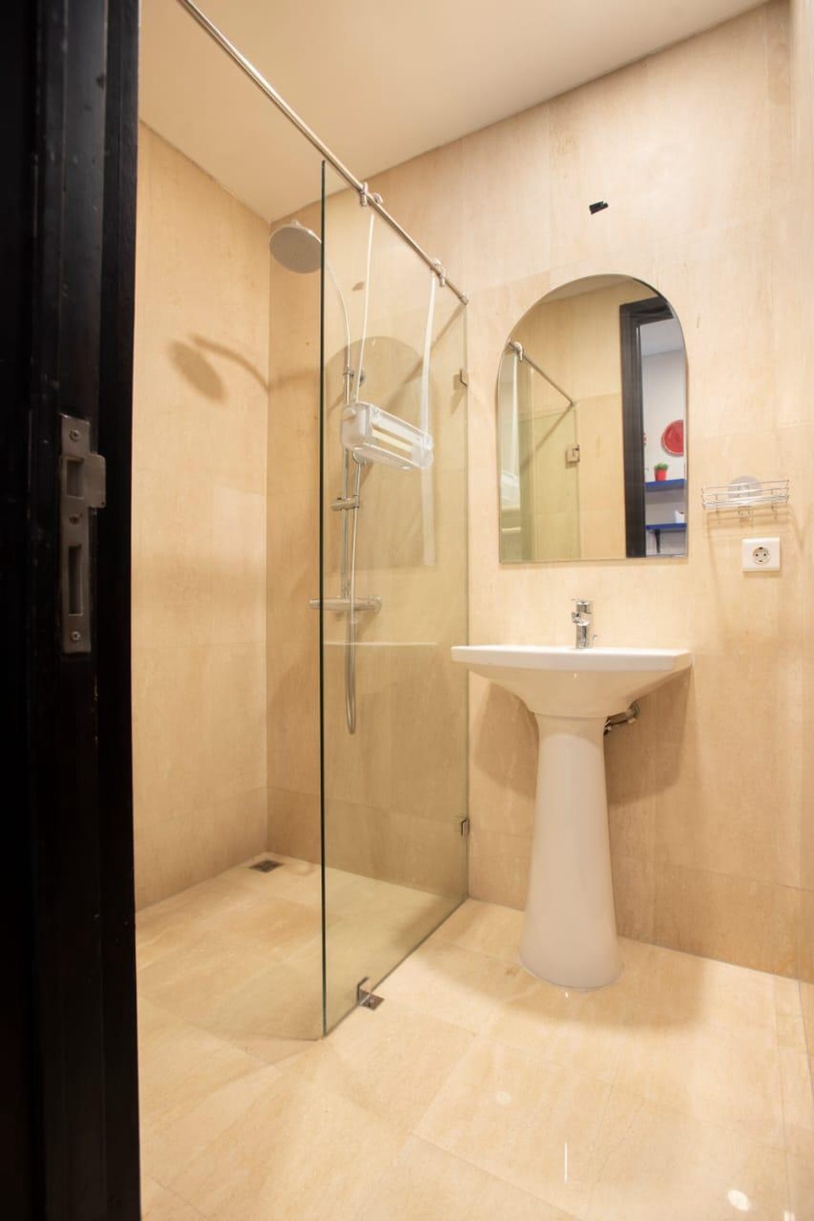 Disewakan Unit Apartemen Sudirman Suites - Lantai 17, Luas 42m, Furnished