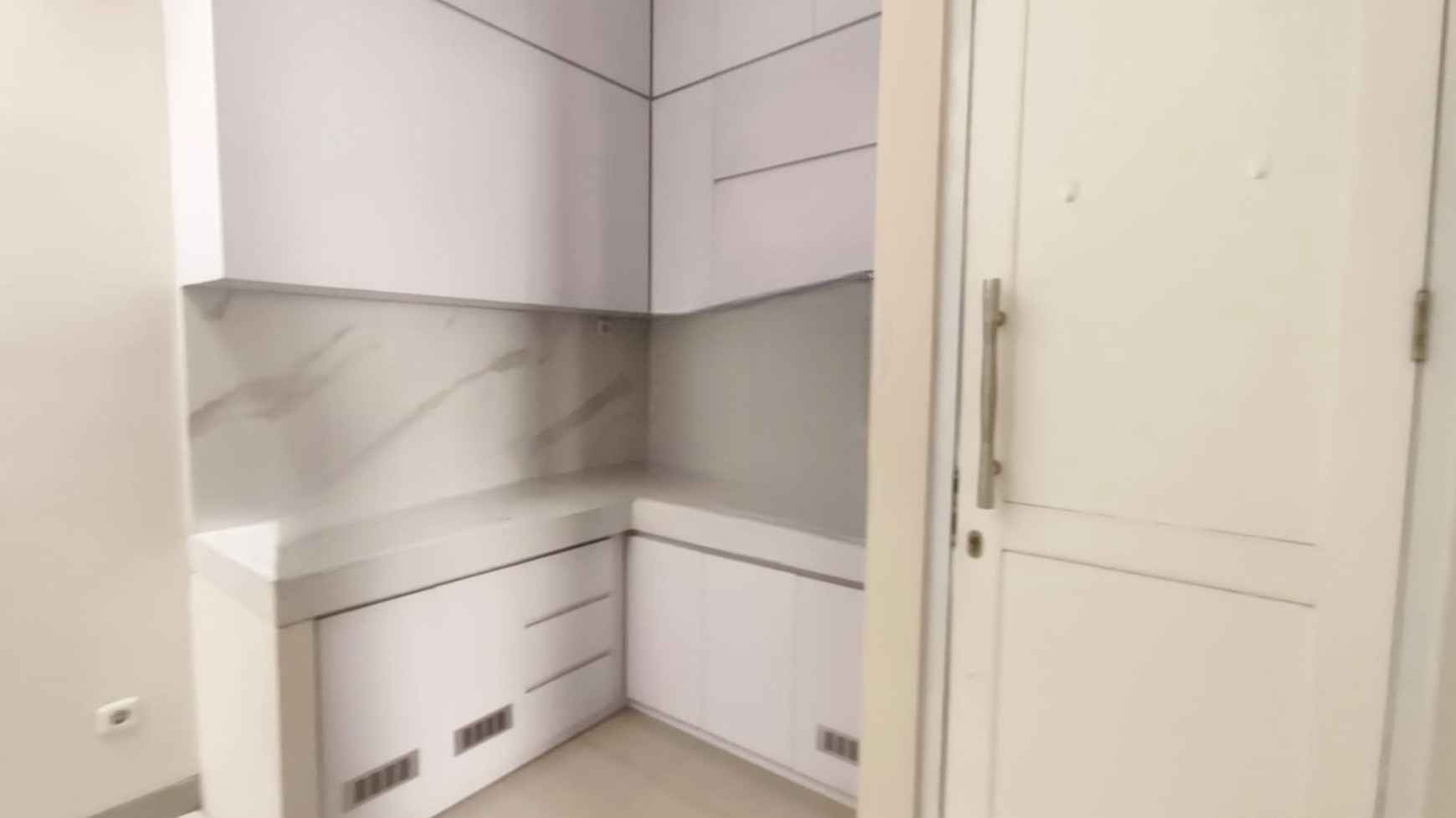 Dijual Rumah Mewah dan Elegan Dekat South City - Lokasi Strategis dan Nyaman