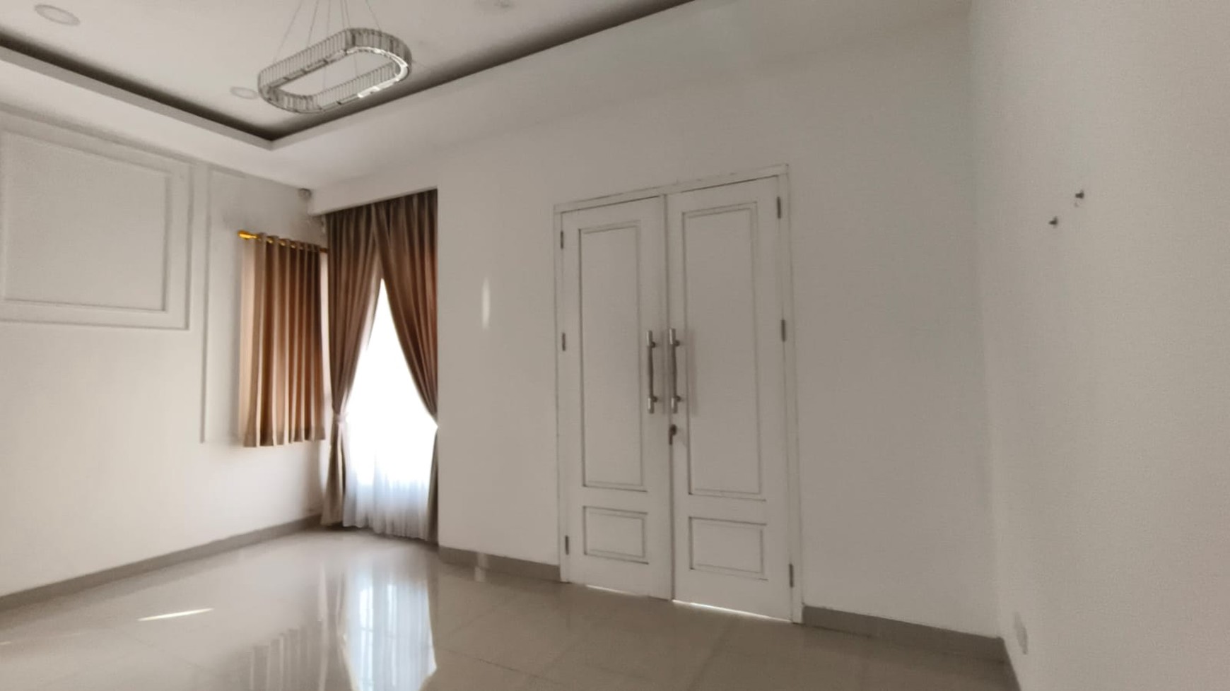 Dijual Rumah Mewah dan Elegan Dekat South City - Lokasi Strategis dan Nyaman
