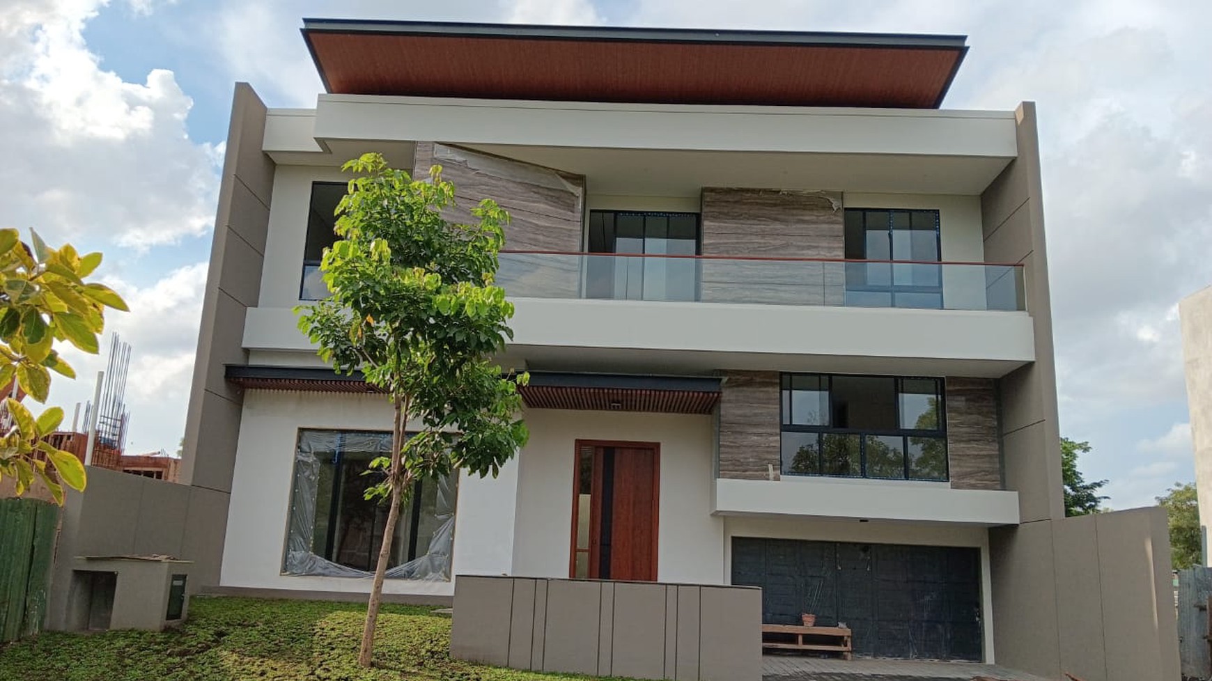 Dijual Rumah Baru Pakuwon Indah Lisbon  - Split level Desain - Surabaya - Dekat Graha Family, Citraland , Dian Istana