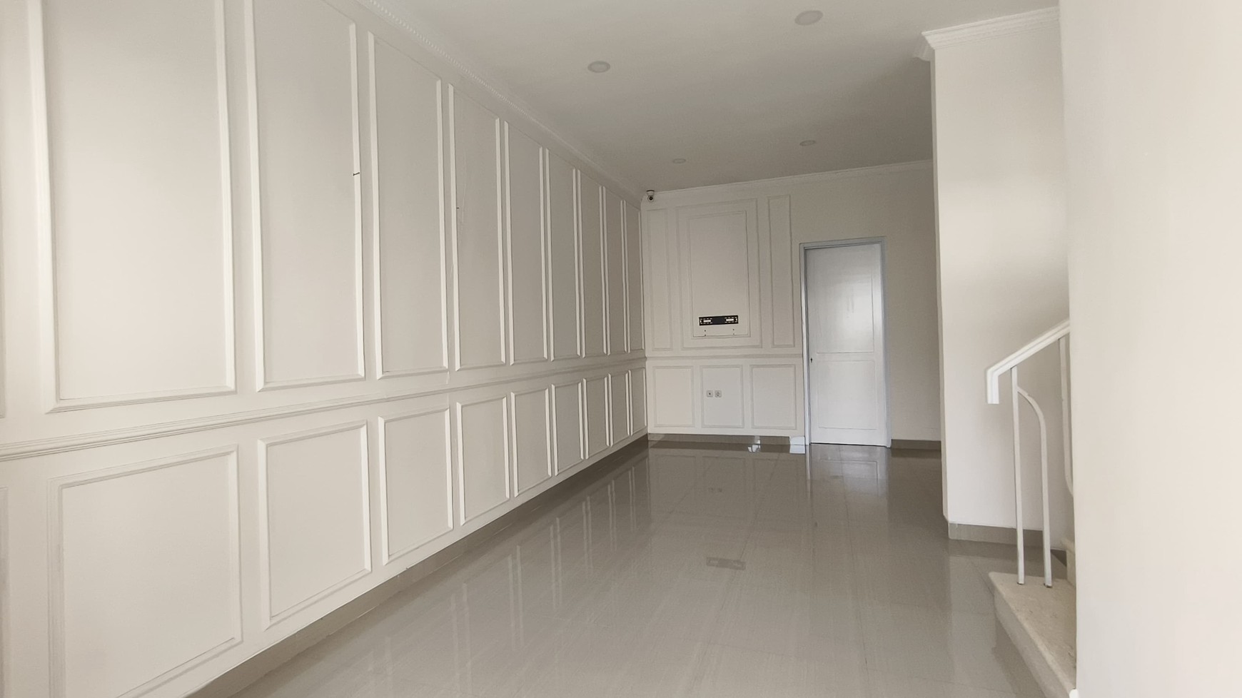 Dijual Rumah Mewah dan Elegan Dekat South City - Lokasi Strategis dan Nyaman