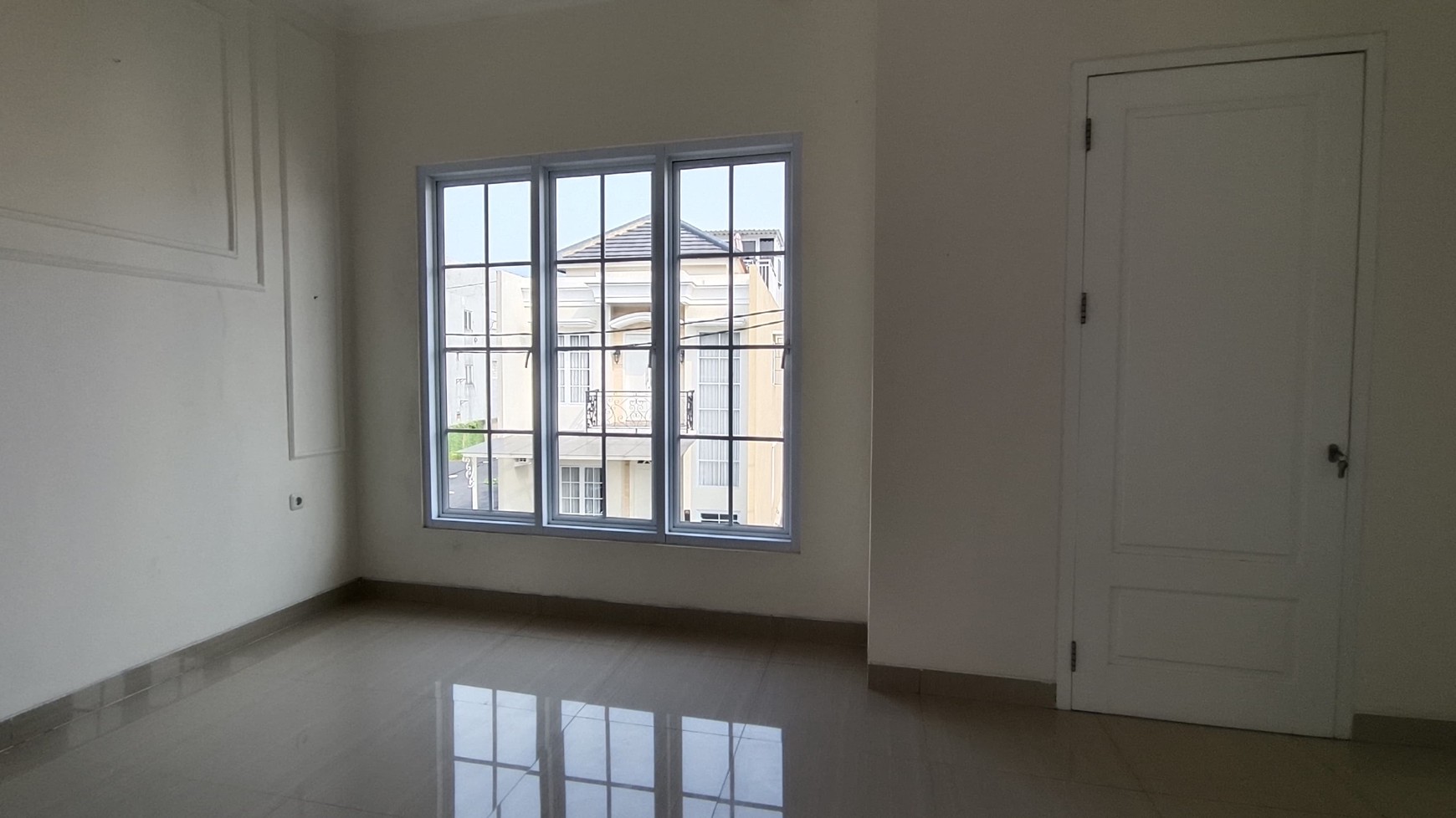 Dijual Rumah Mewah dan Elegan Dekat South City - Lokasi Strategis dan Nyaman