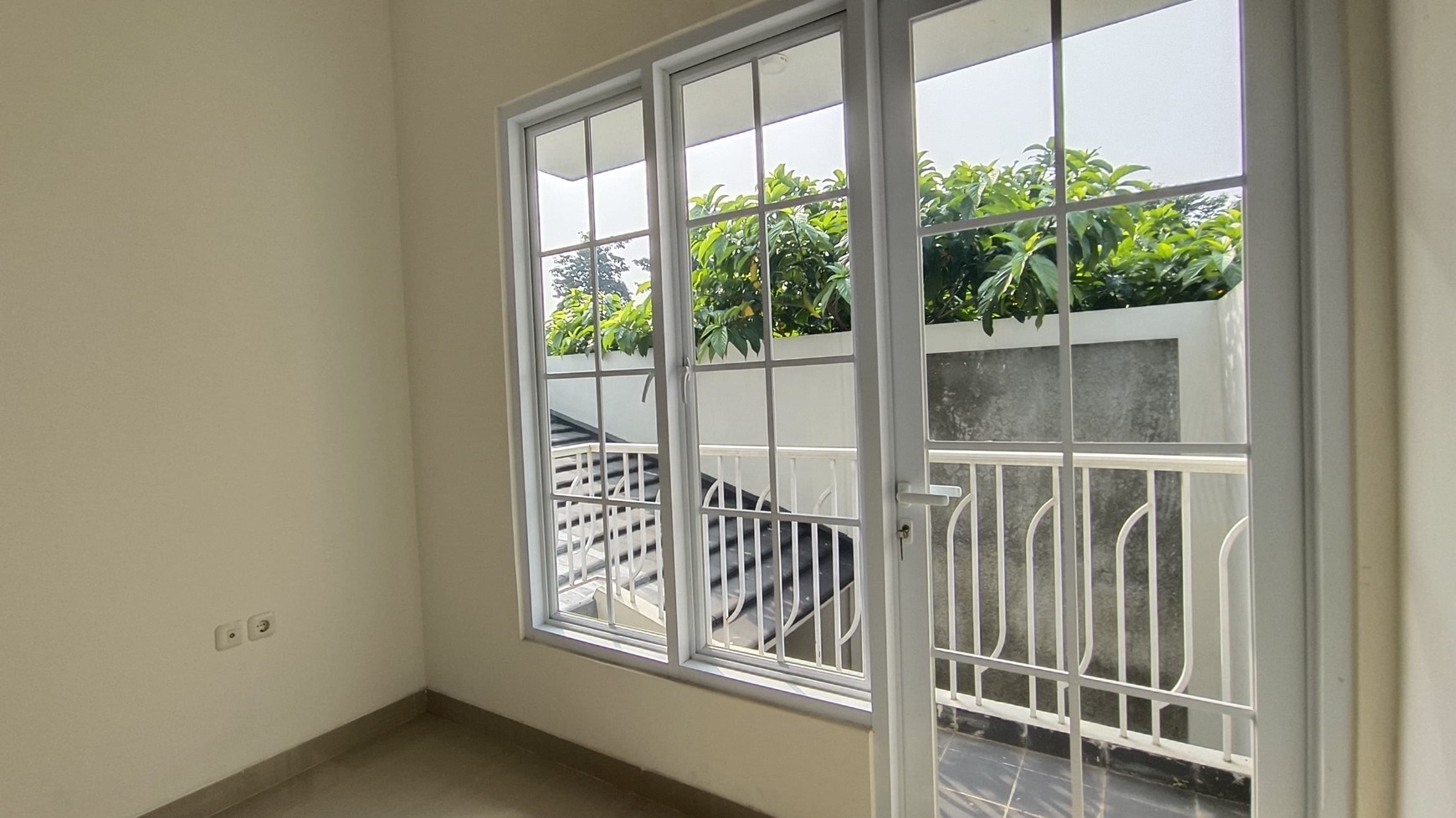Dijual Rumah Mewah dan Elegan Dekat South City - Lokasi Strategis dan Nyaman