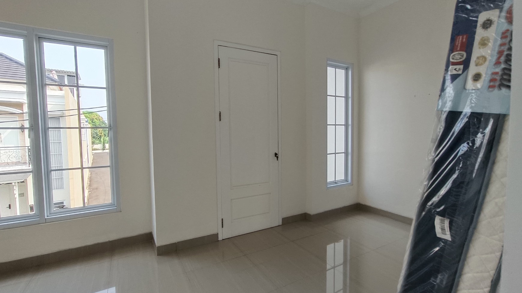Dijual Rumah Mewah dan Elegan Dekat South City - Lokasi Strategis dan Nyaman