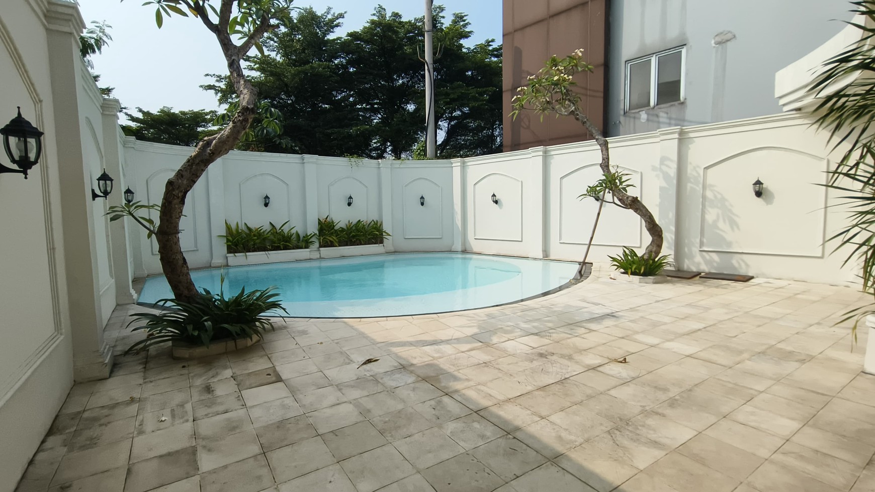 Dijual Rumah Mewah dan Elegan Dekat South City - Lokasi Strategis dan Nyaman