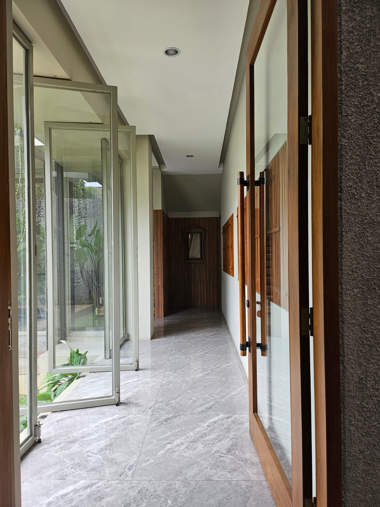 Dijual Rumah Baru - Tropical Modern Design