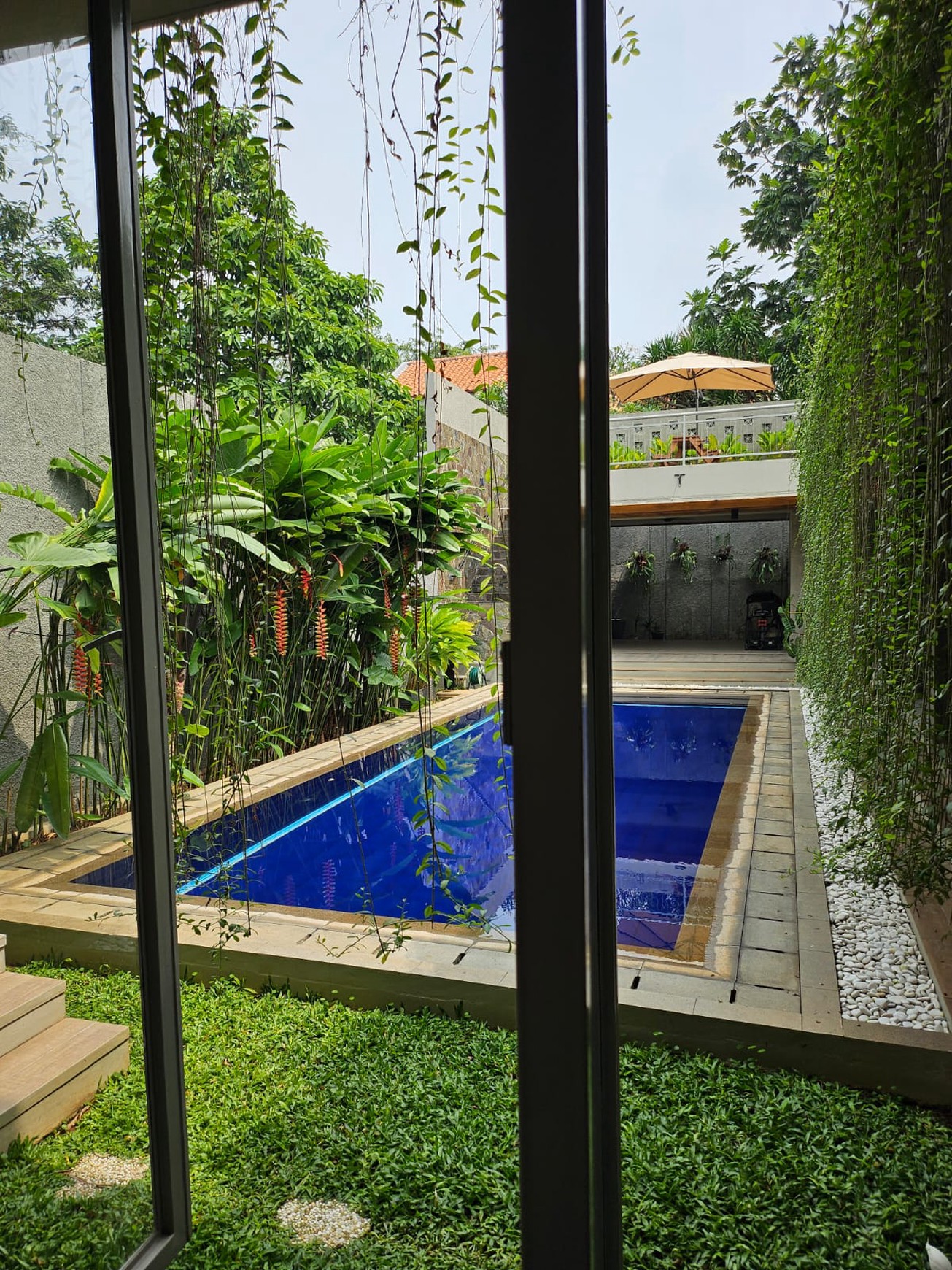 Dijual Rumah Baru - Tropical Modern Design
