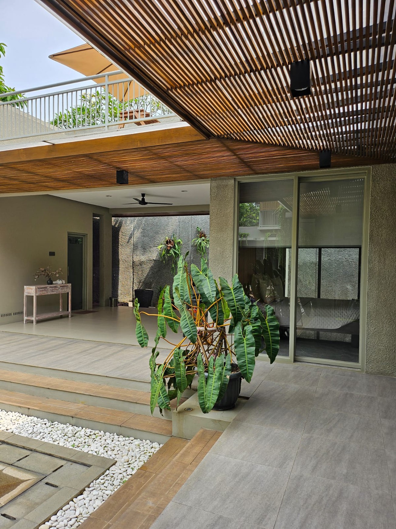Dijual Rumah Baru - Tropical Modern Design