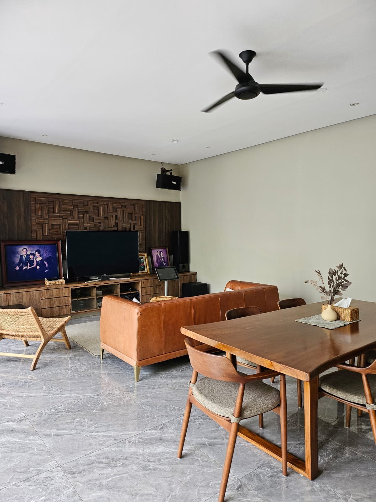 Dijual Rumah Baru - Tropical Modern Design