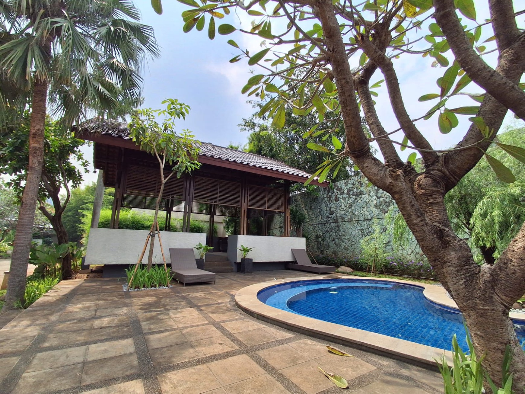 DIJUAL RUMAH SIAP CANTIK Di CASA ROYAL - CIPETE Lokasi STRATEGIS