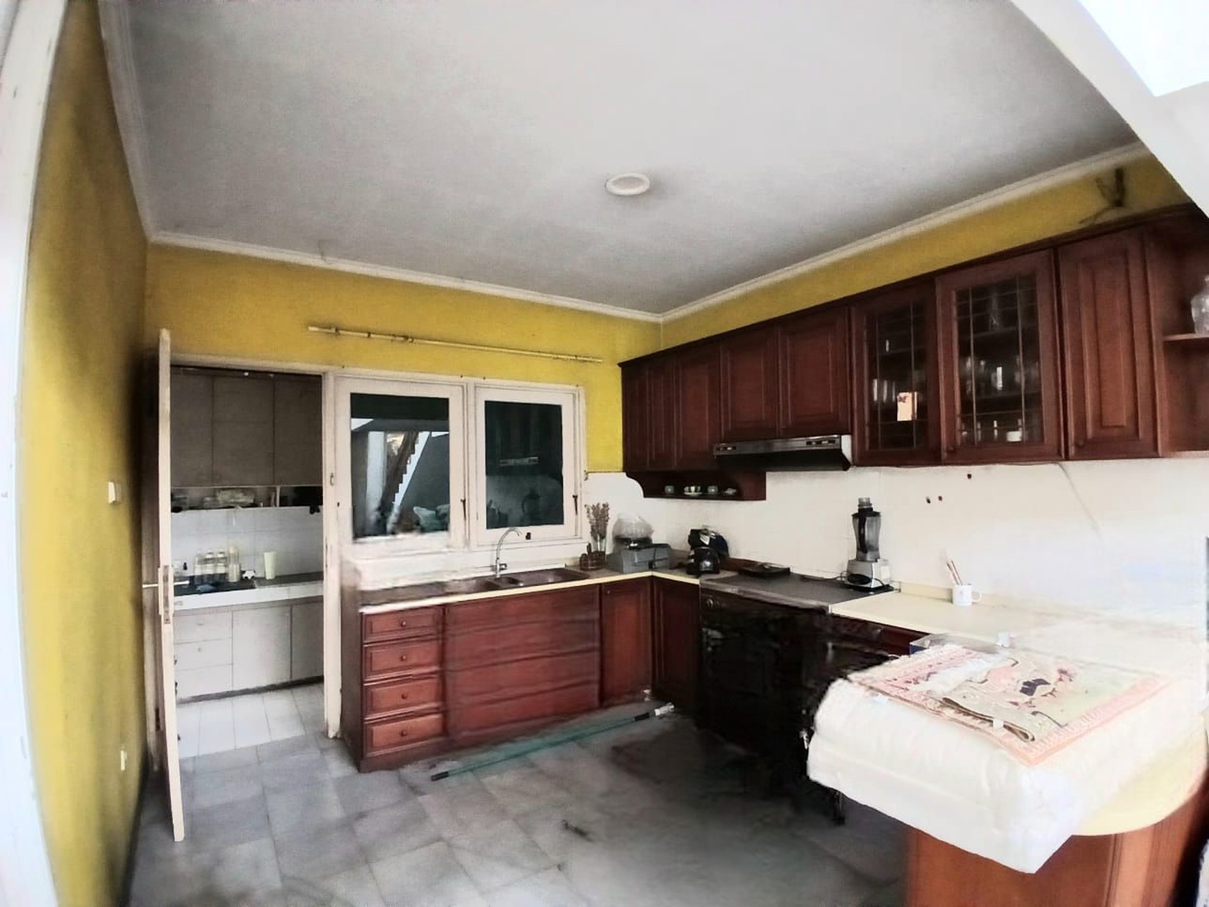 Dijual rumah lama 2 tingkat  lokasi strategis di bona indah lebak bulus