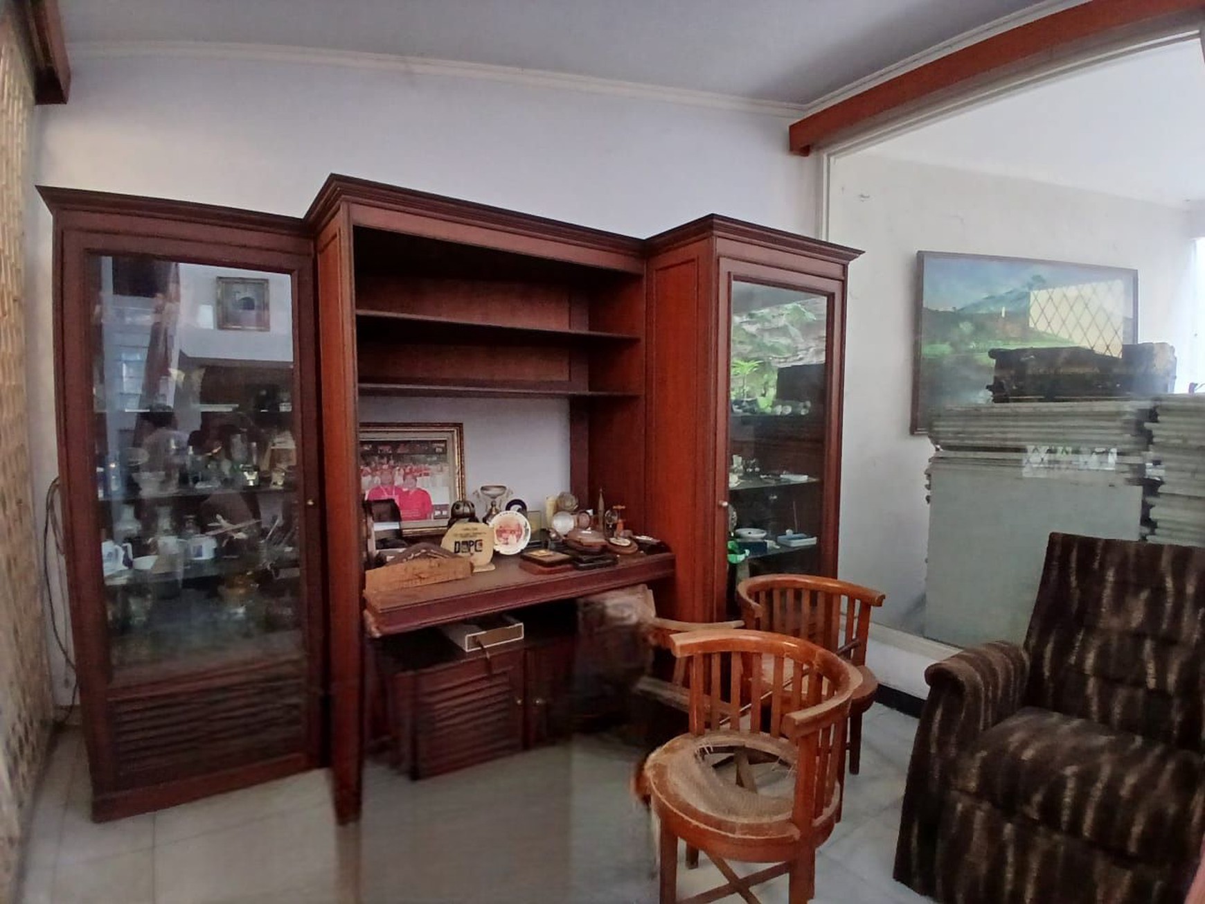 Dijual rumah lama 2 tingkat  lokasi strategis di bona indah lebak bulus