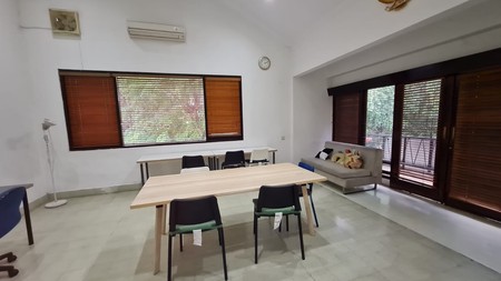 Disewakan Rumah 2 Lantai di Kawasan Strategis Kebayoran Baru, Jakarta Selatan