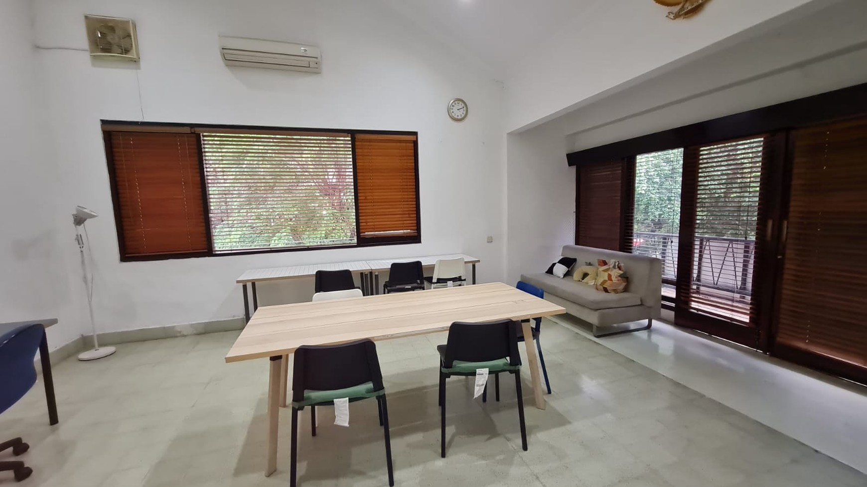 Disewakan Rumah 2 Lantai di Kawasan Strategis Kebayoran Baru, Jakarta Selatan