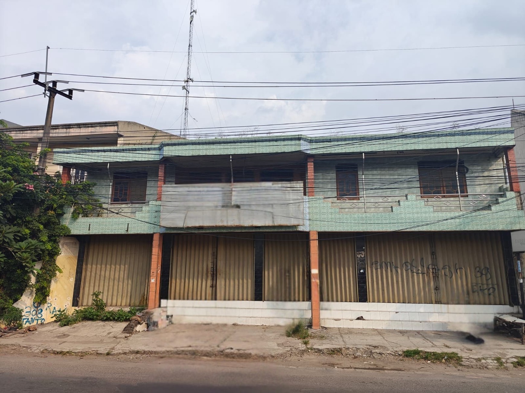 Ruko 3 Lantai Strategis di Jl. Layang, Dekat SGC Cikarang - Cocok untuk Usaha & Investasi!