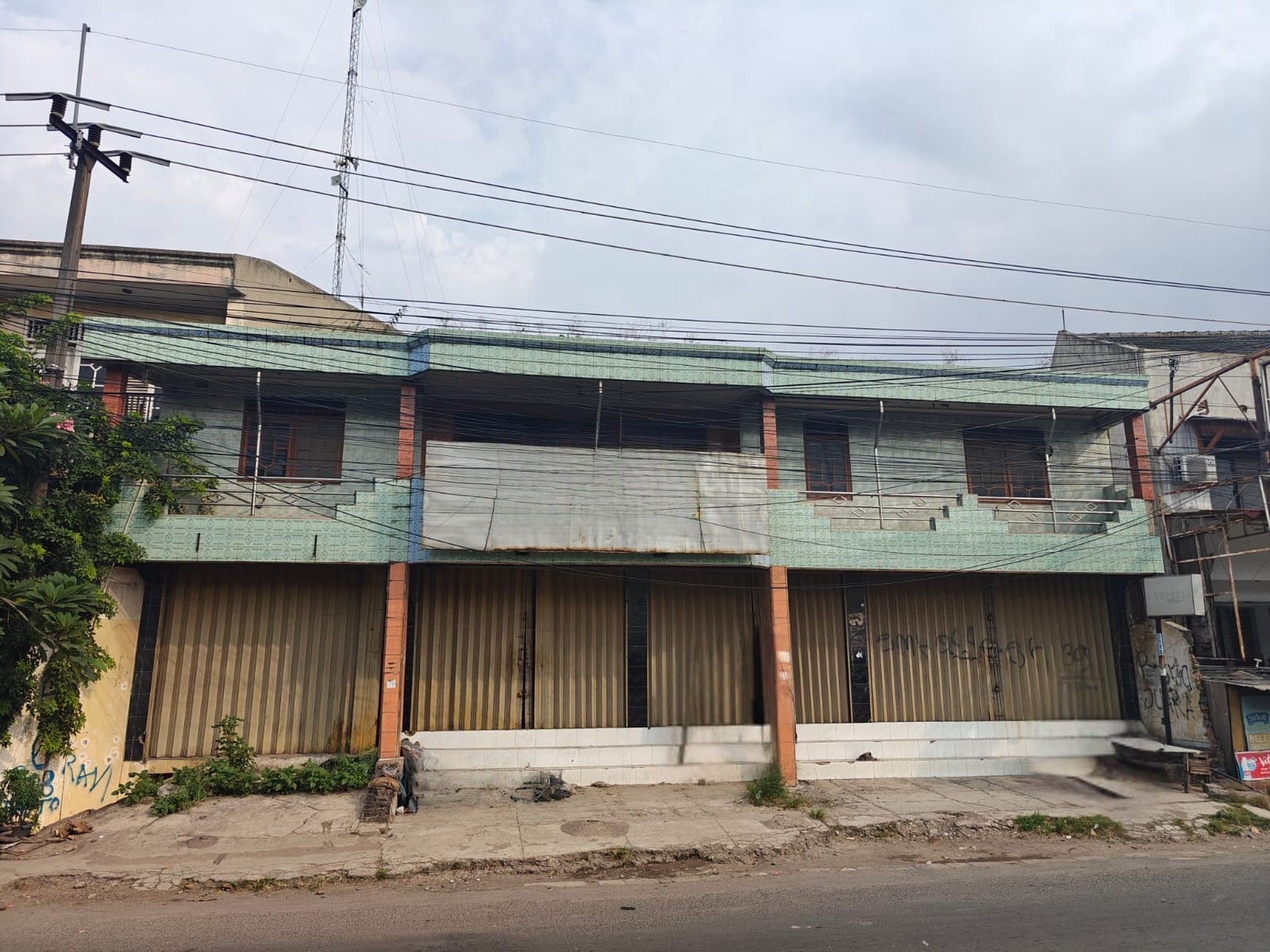 Ruko 3 Lantai Strategis di Jl. Layang, Dekat SGC Cikarang - Cocok untuk Usaha & Investasi!