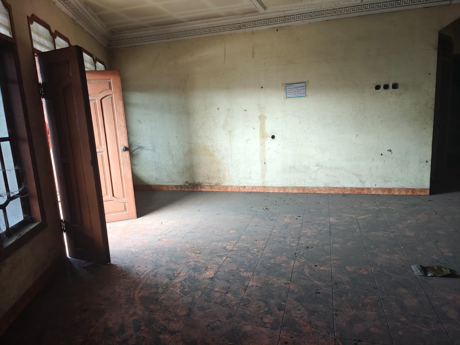 Ruko 3 Lantai Strategis di Jl. Layang, Dekat SGC Cikarang - Cocok untuk Usaha & Investasi!