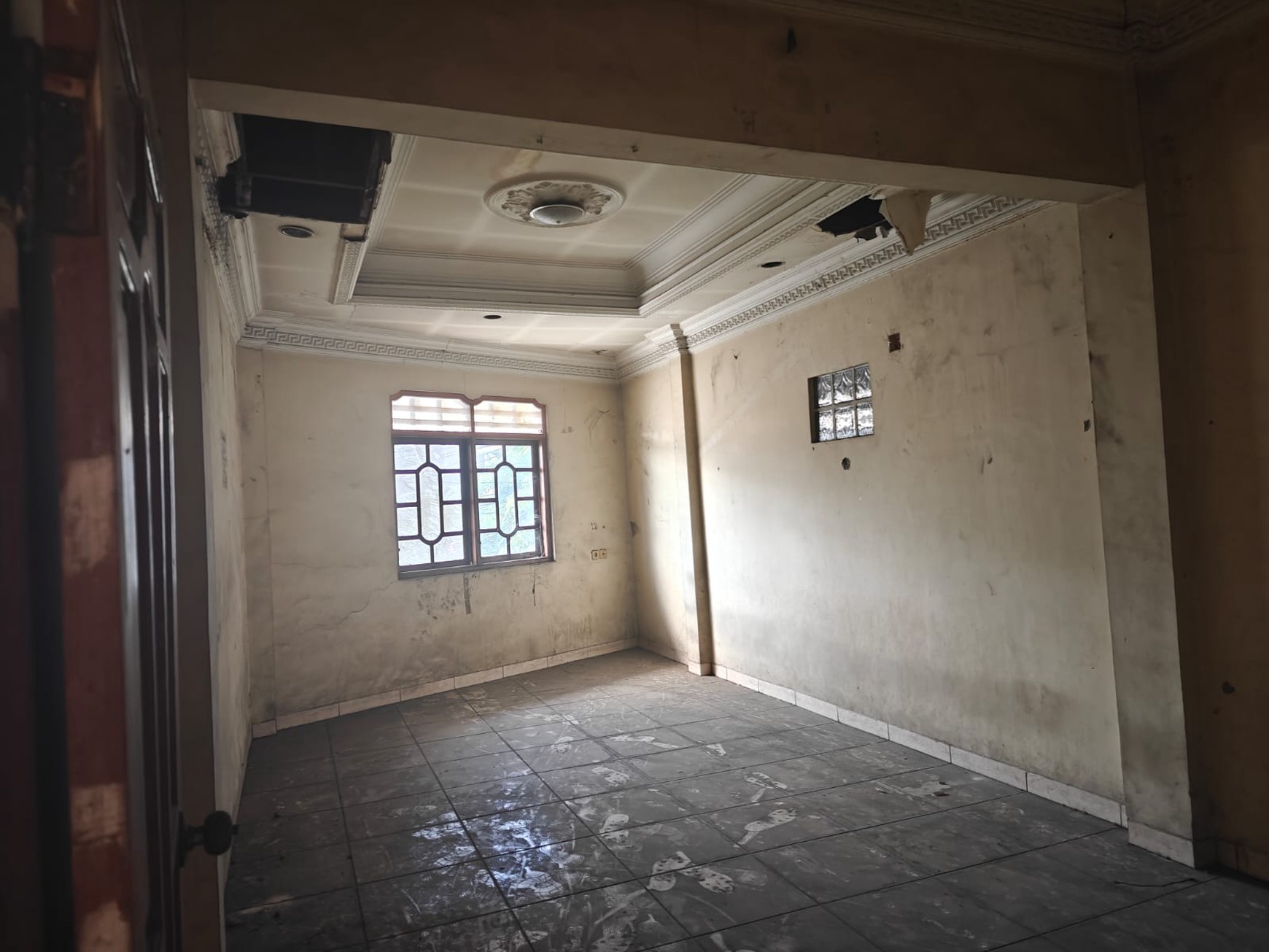 Ruko 3 Lantai Strategis di Jl. Layang, Dekat SGC Cikarang - Cocok untuk Usaha & Investasi!