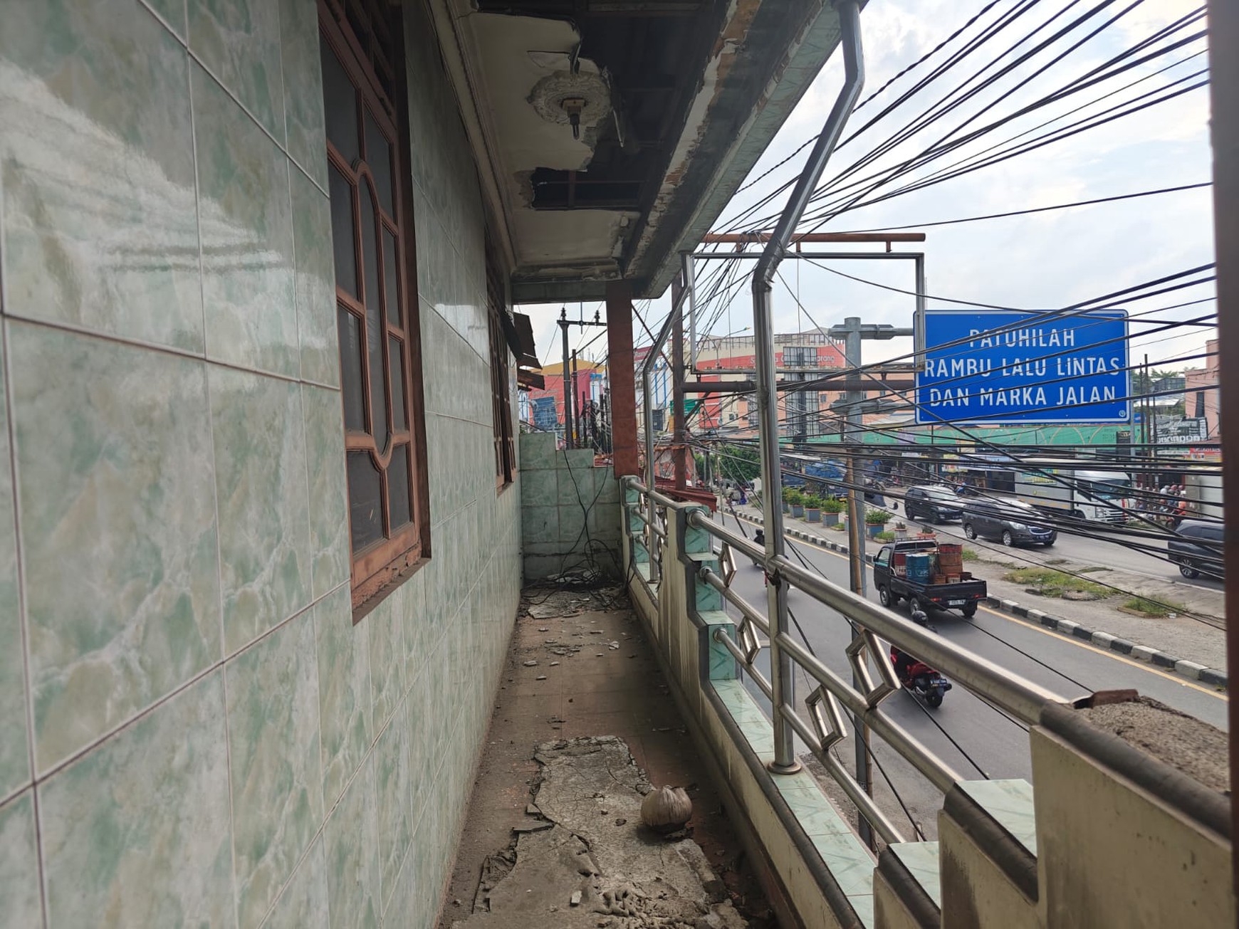 Ruko 3 Lantai Strategis di Jl. Layang, Dekat SGC Cikarang - Cocok untuk Usaha & Investasi!