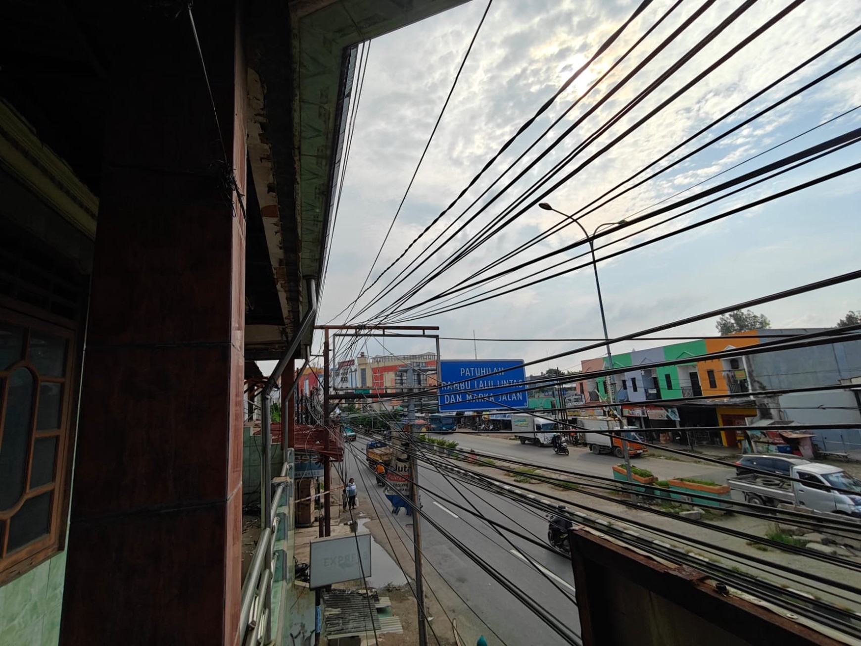 Ruko 3 Lantai Strategis di Jl. Layang, Dekat SGC Cikarang - Cocok untuk Usaha & Investasi!