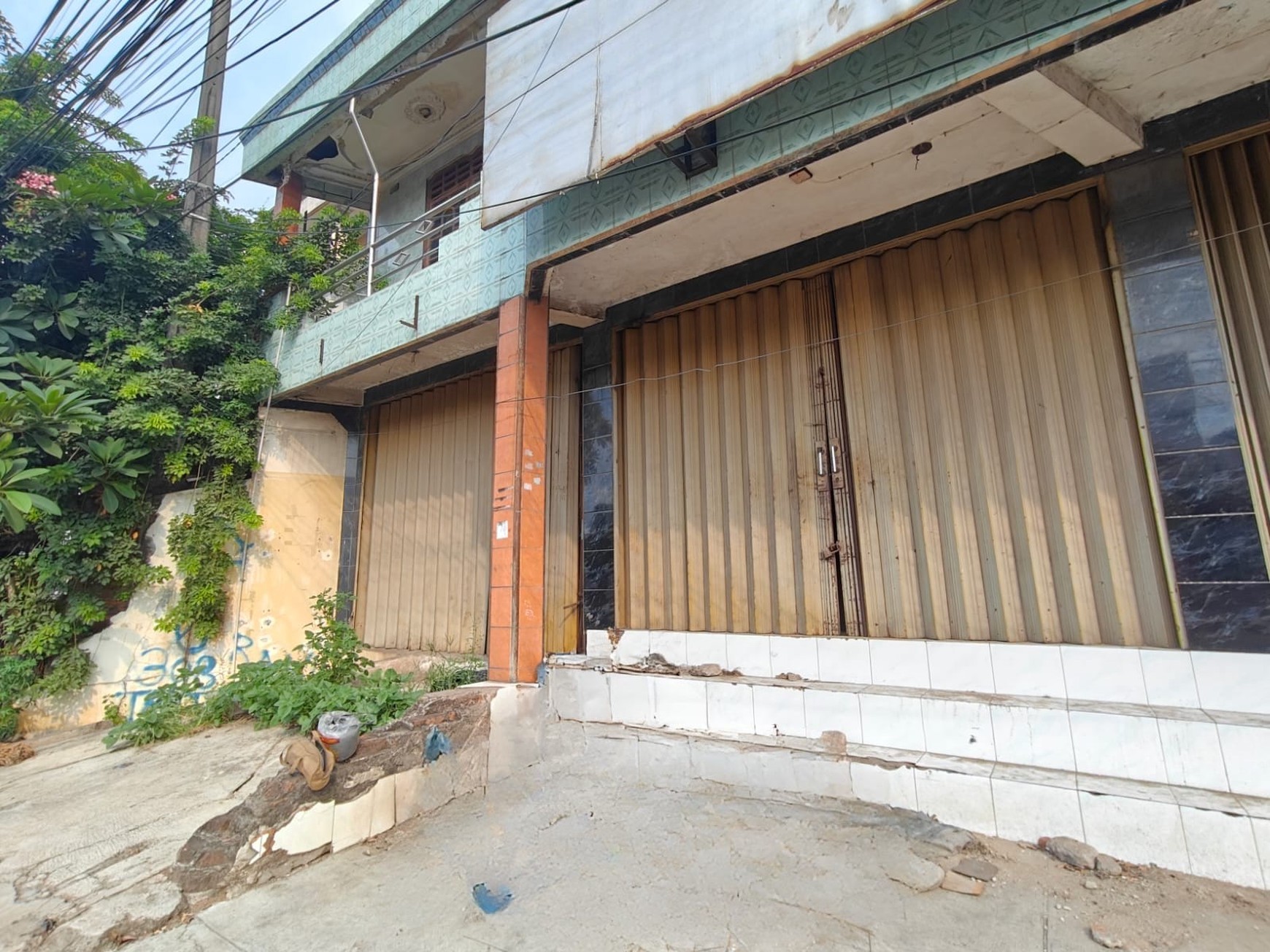 Ruko 3 Lantai Strategis di Jl. Layang, Dekat SGC Cikarang - Cocok untuk Usaha & Investasi!