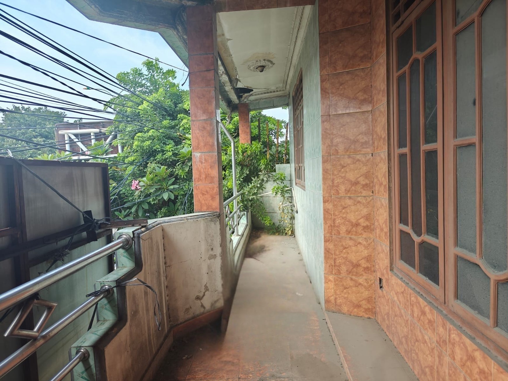 Ruko 3 Lantai Strategis di Jl. Layang, Dekat SGC Cikarang - Cocok untuk Usaha & Investasi!
