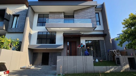 Dijual Rumah Baru Pakuwon Indah Lisbon Split level Desain Surabaya Barat - Dekat Graha Family, Citraland , Dian Istana