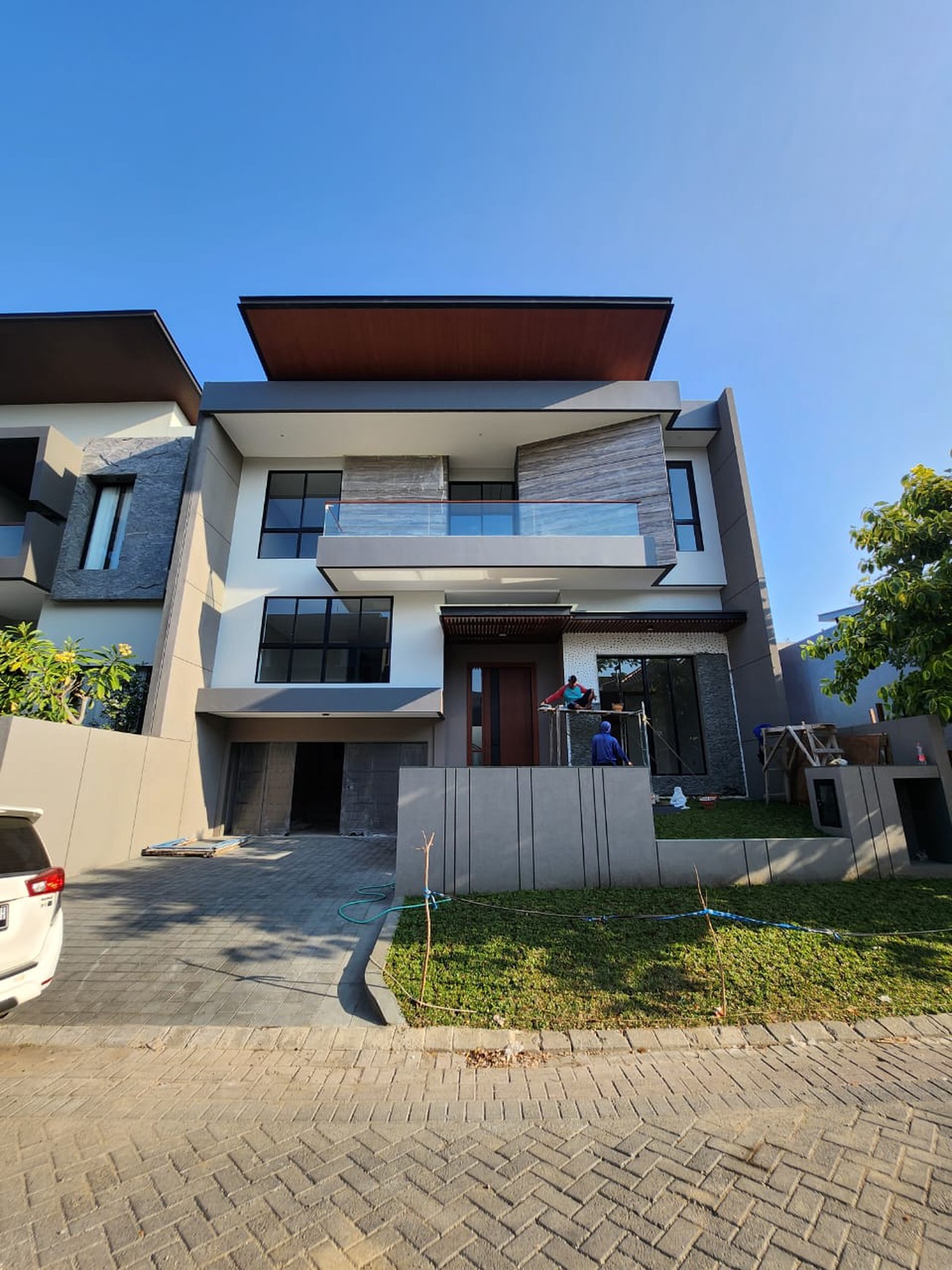 Dijual Rumah Baru Pakuwon Indah Lisbon Split level Desain Surabaya Barat - Dekat Graha Family, Citraland , Dian Istana