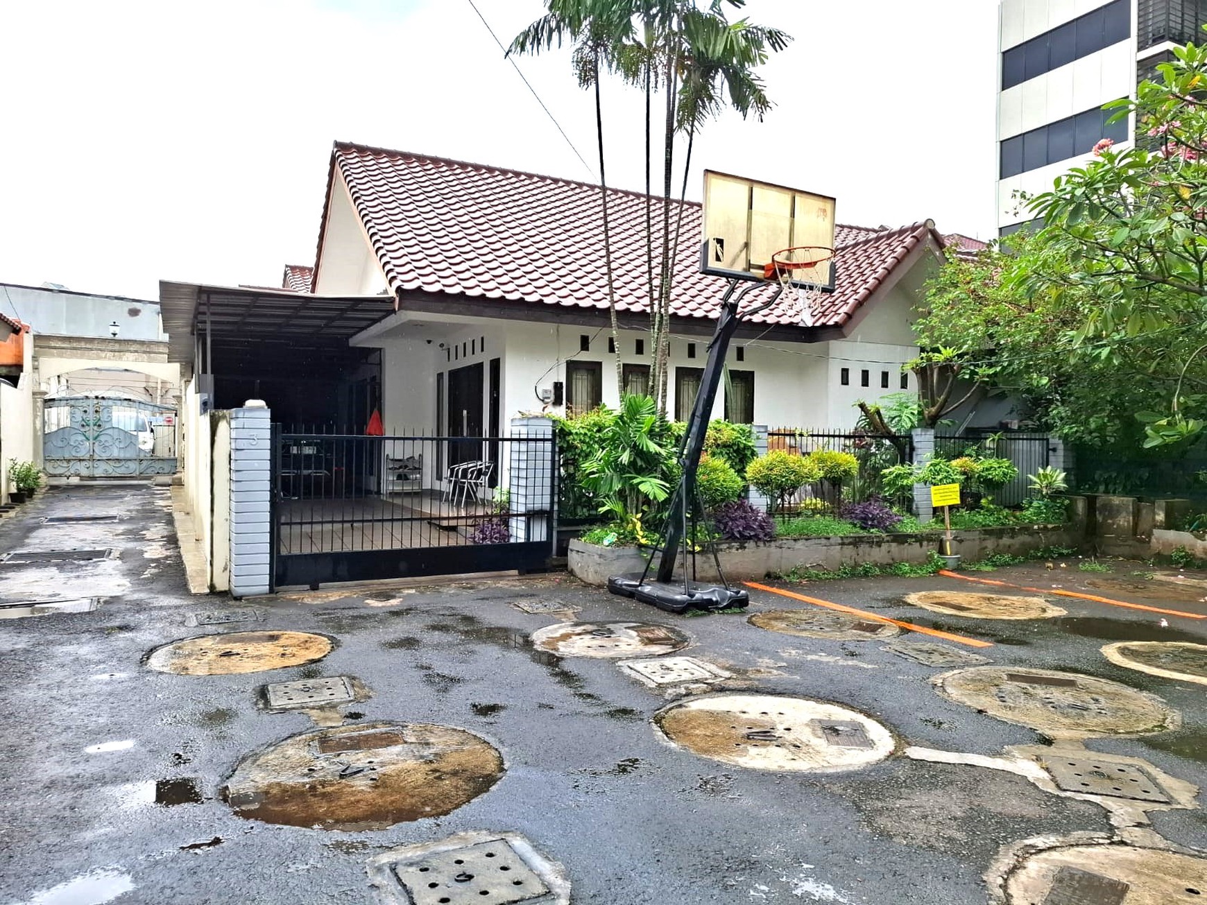 Rumah Minimalis 1,5 Lantai Luas 339 m2 Akses Bagus Dekat Citos