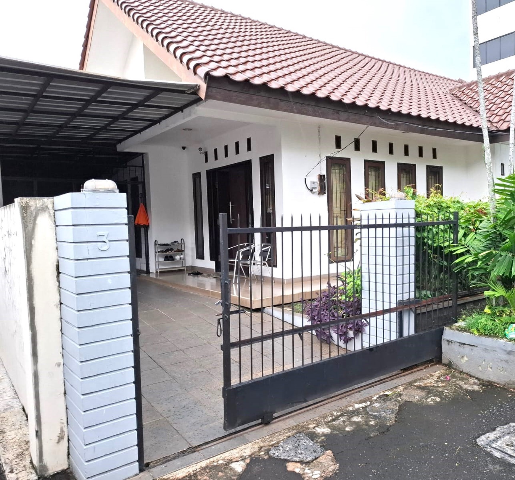 Rumah Minimalis 1,5 Lantai Luas 339 m2 Akses Bagus Dekat Citos