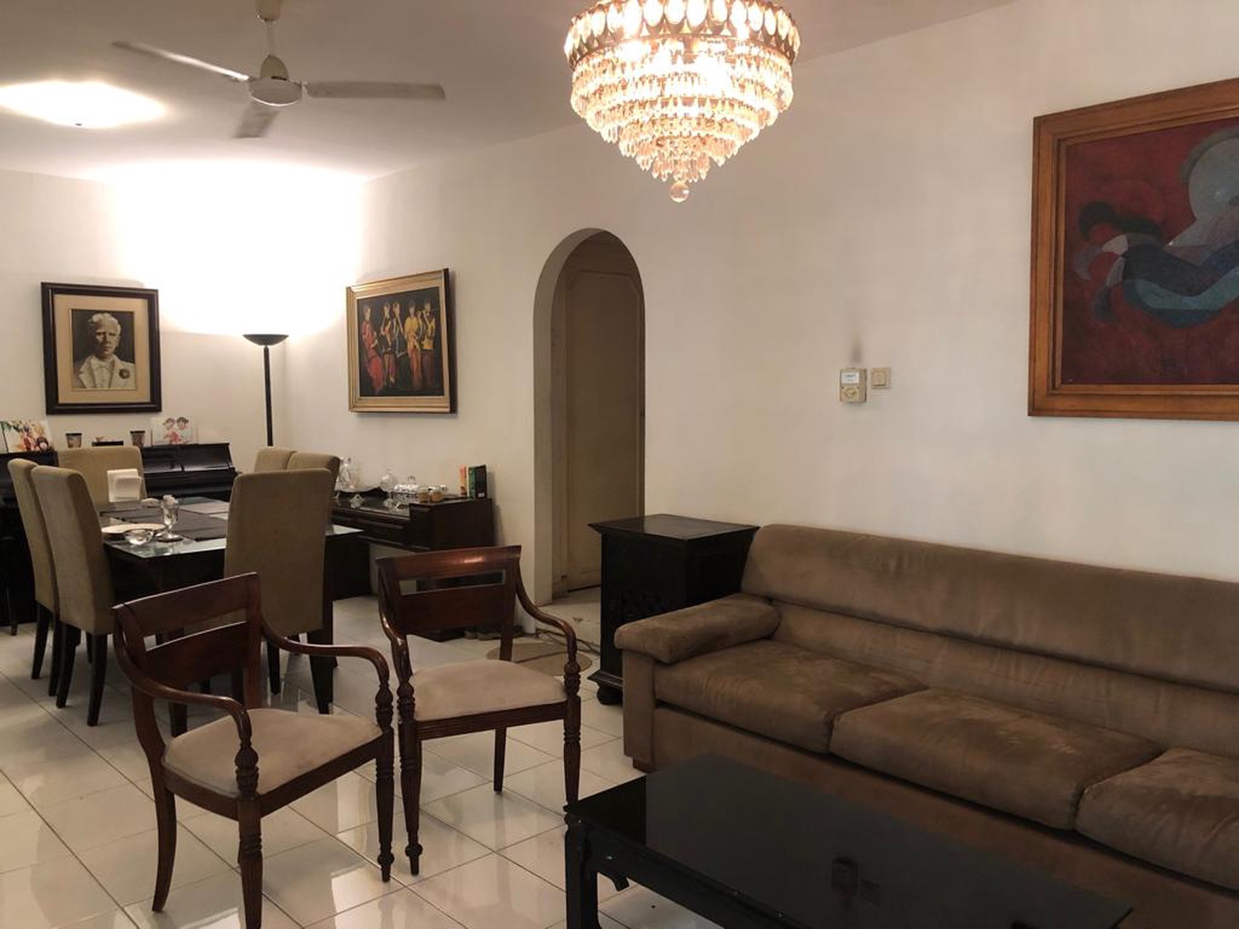 Dijual Rumah terletak di Area Komersil Mampang Prapatan, Jakarta Selatan